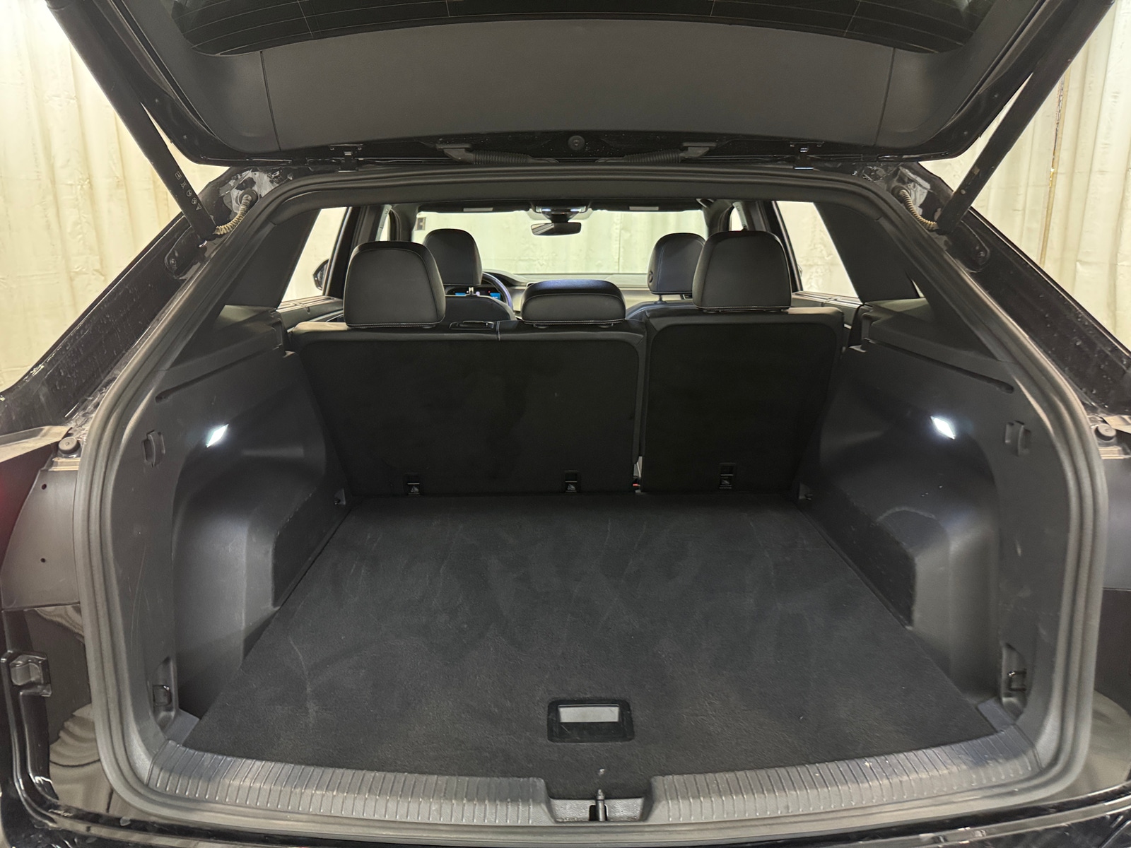 Thumbnail: 2025 Volkswagen Atlas - 6