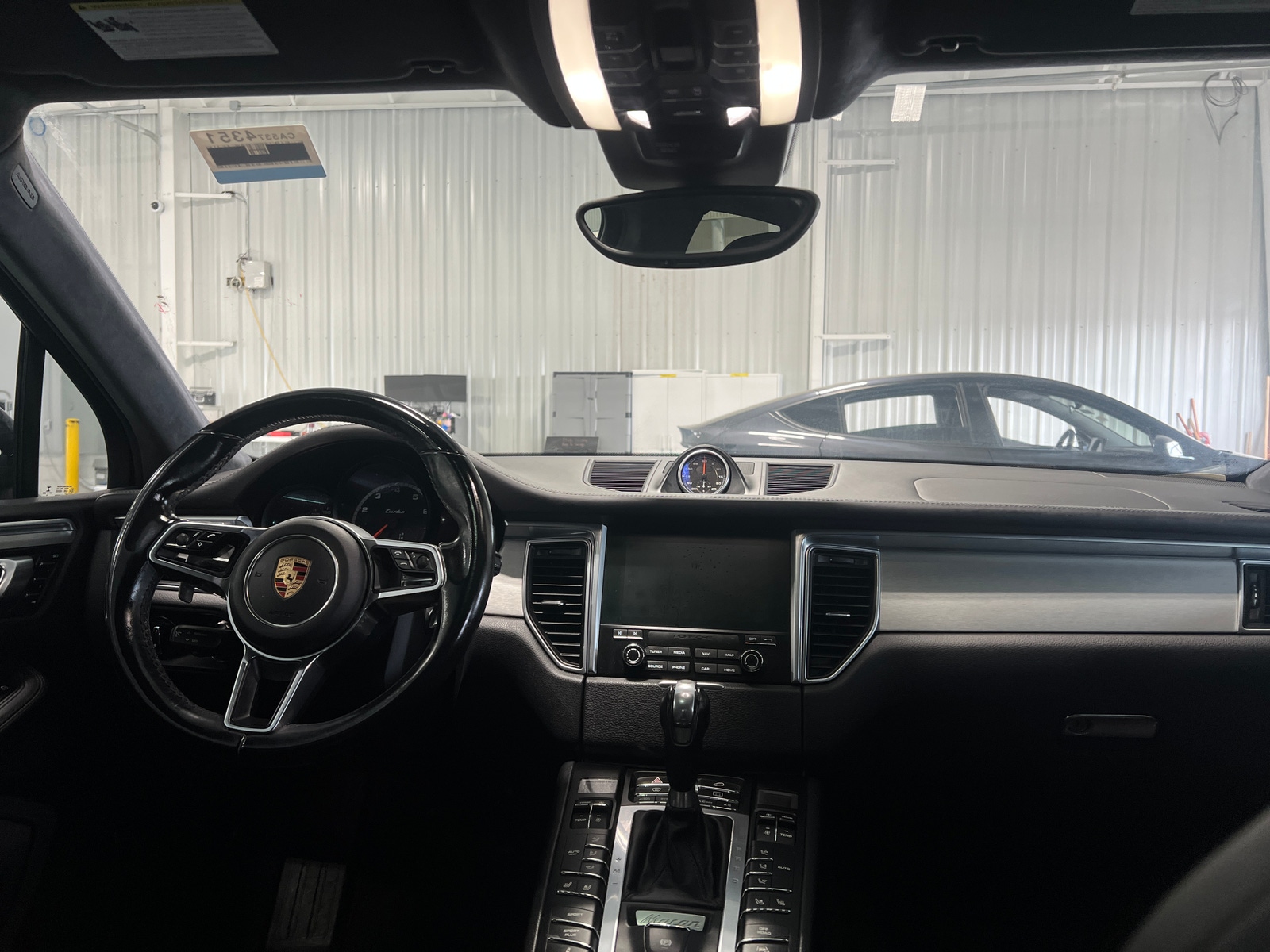 Thumbnail: 2017 Porsche Macan - 2