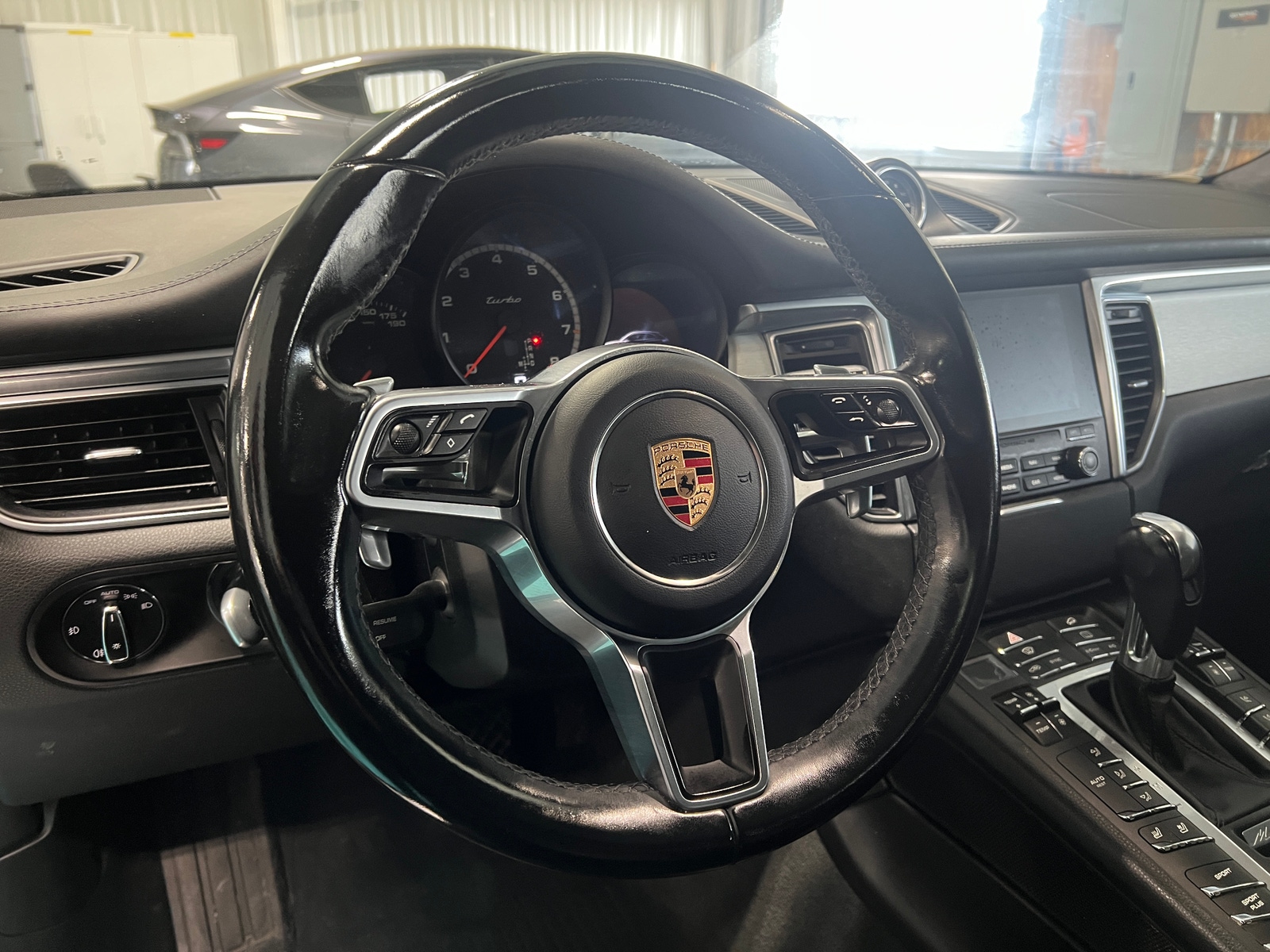 Thumbnail: 2017 Porsche Macan - 4