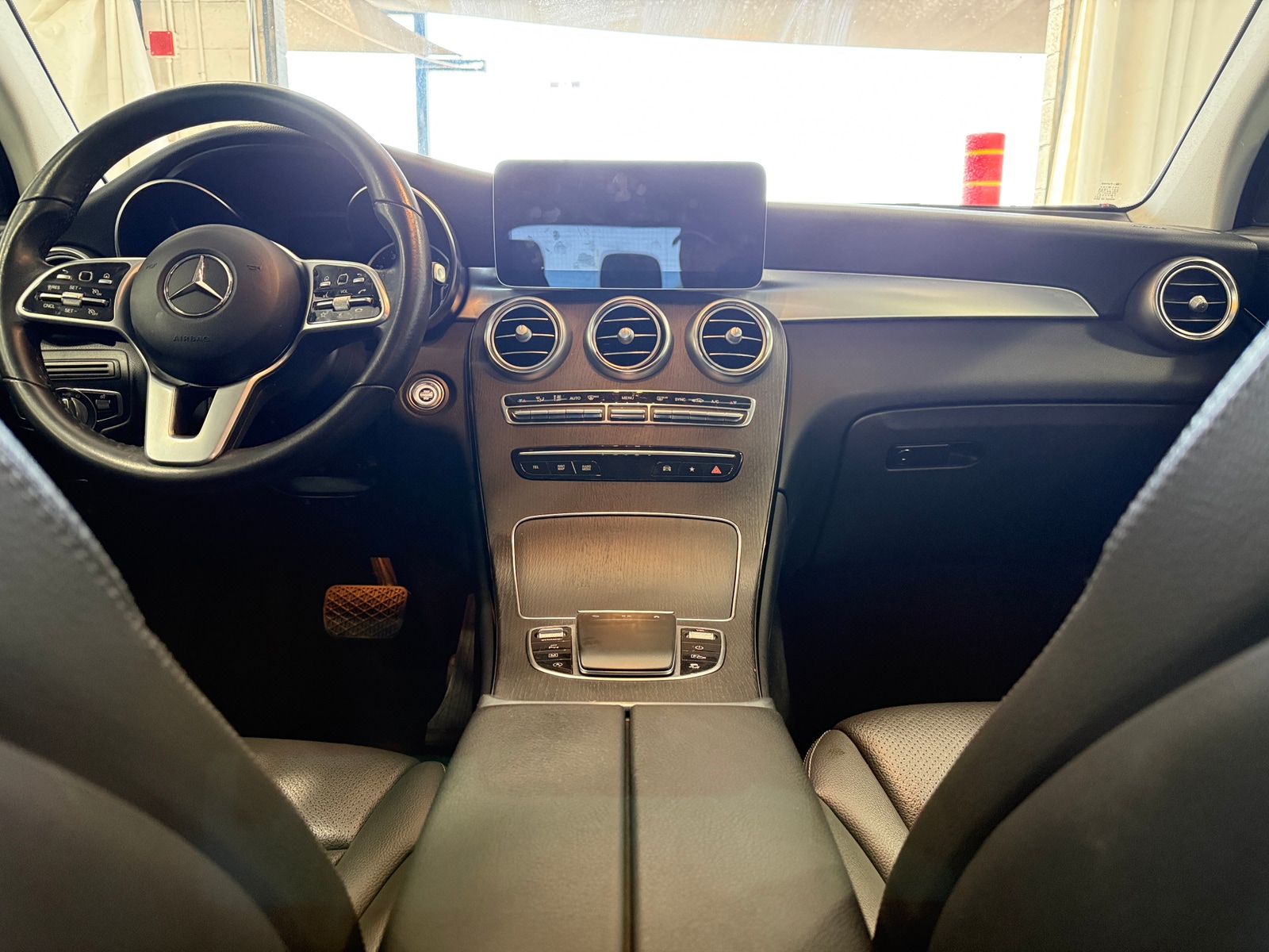 Thumbnail: 2022 Mercedes-Benz GLC - 3