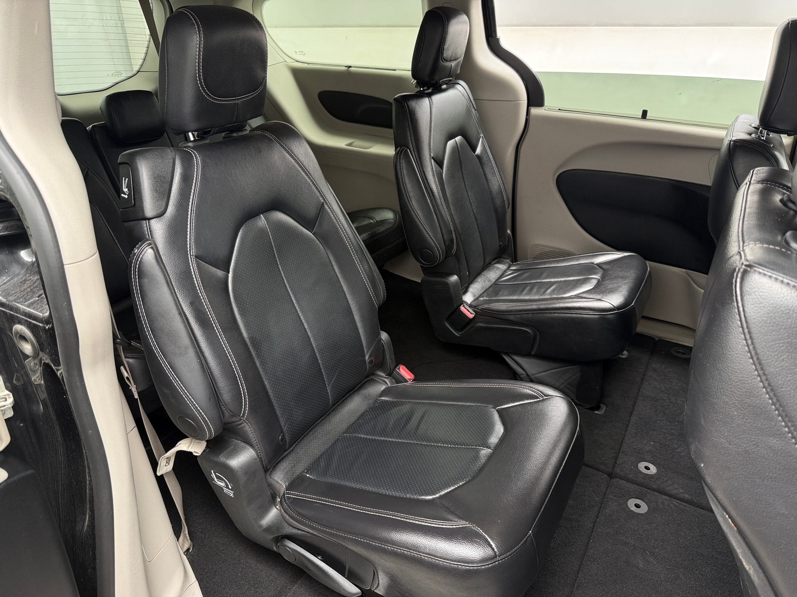 Thumbnail: 2022 Chrysler Pacifica - 5