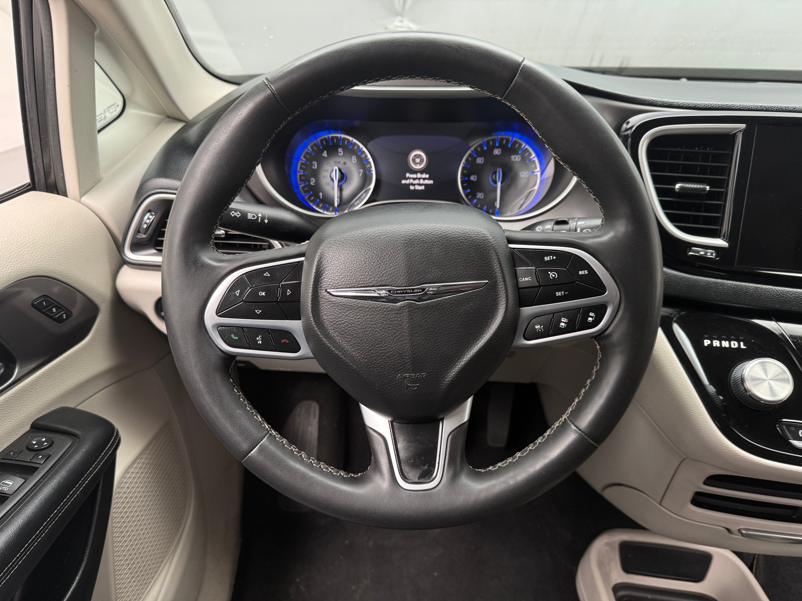 Thumbnail: 2022 Chrysler Pacifica - 4
