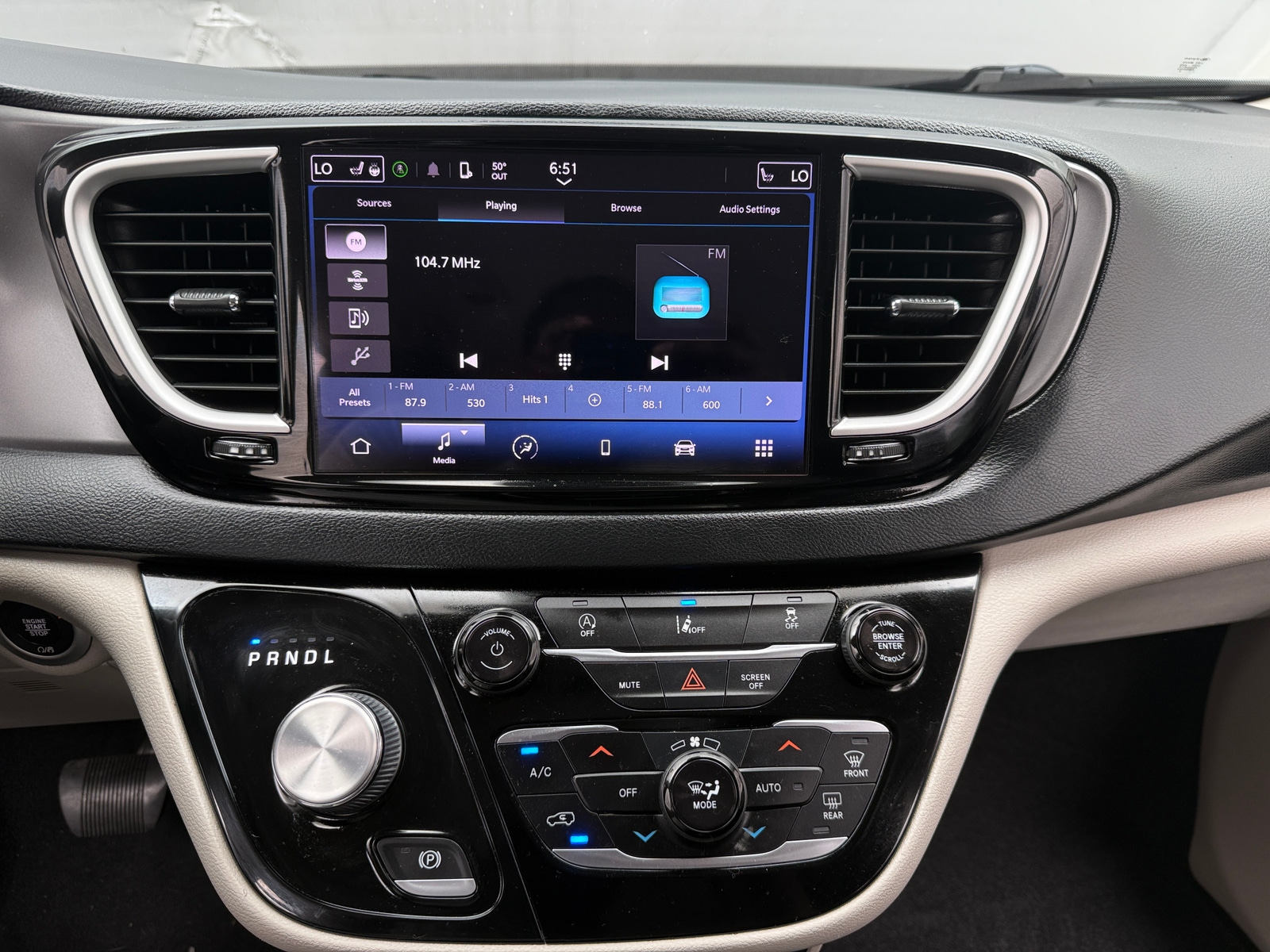 Thumbnail: 2022 Chrysler Pacifica - 3