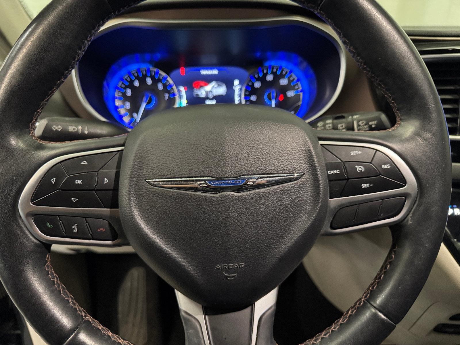 Thumbnail: 2017 Chrysler Pacifica - 4