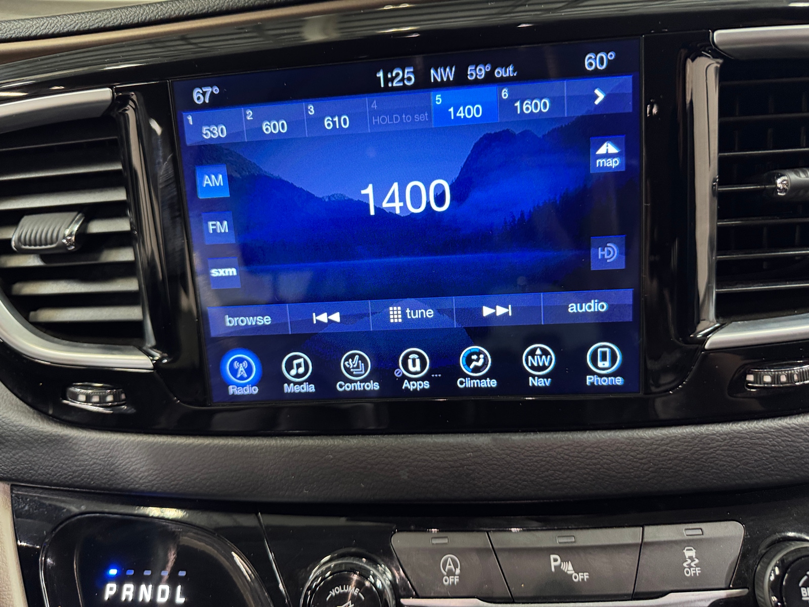Thumbnail: 2017 Chrysler Pacifica - 3