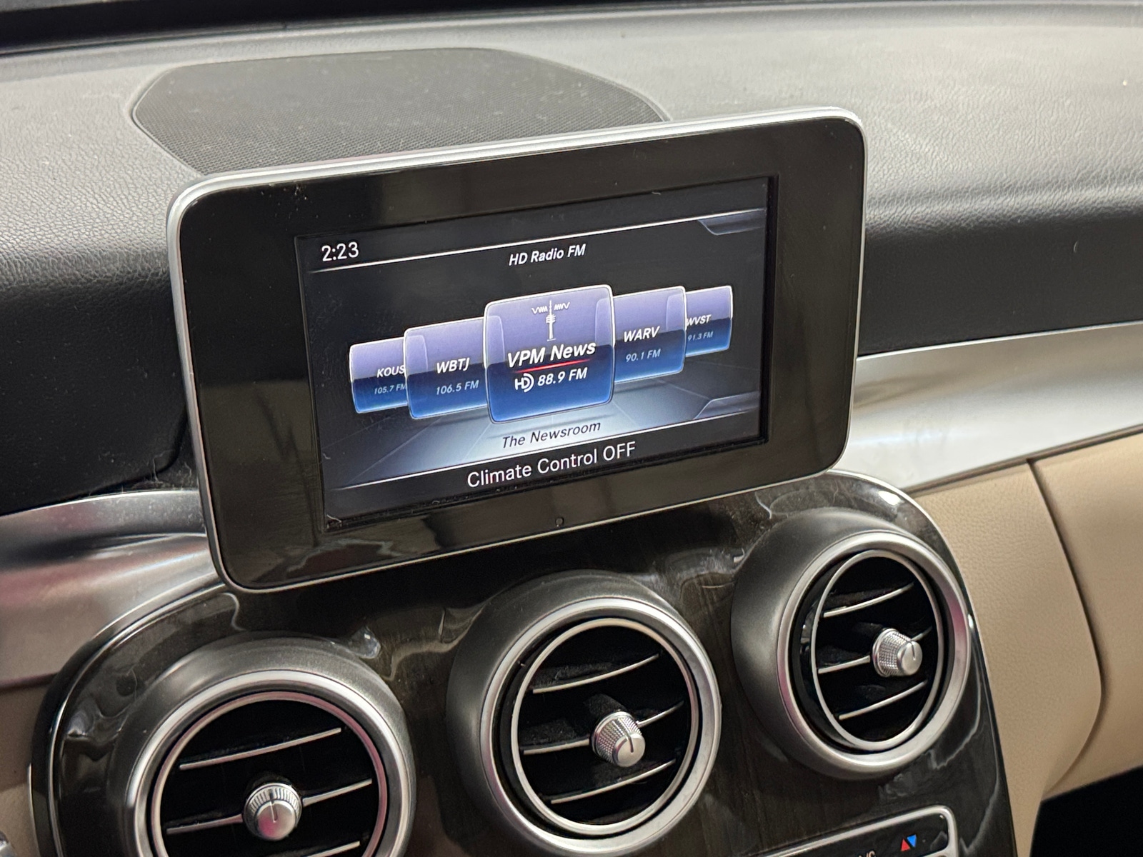 Thumbnail: 2015 Mercedes-Benz C-Class - 3