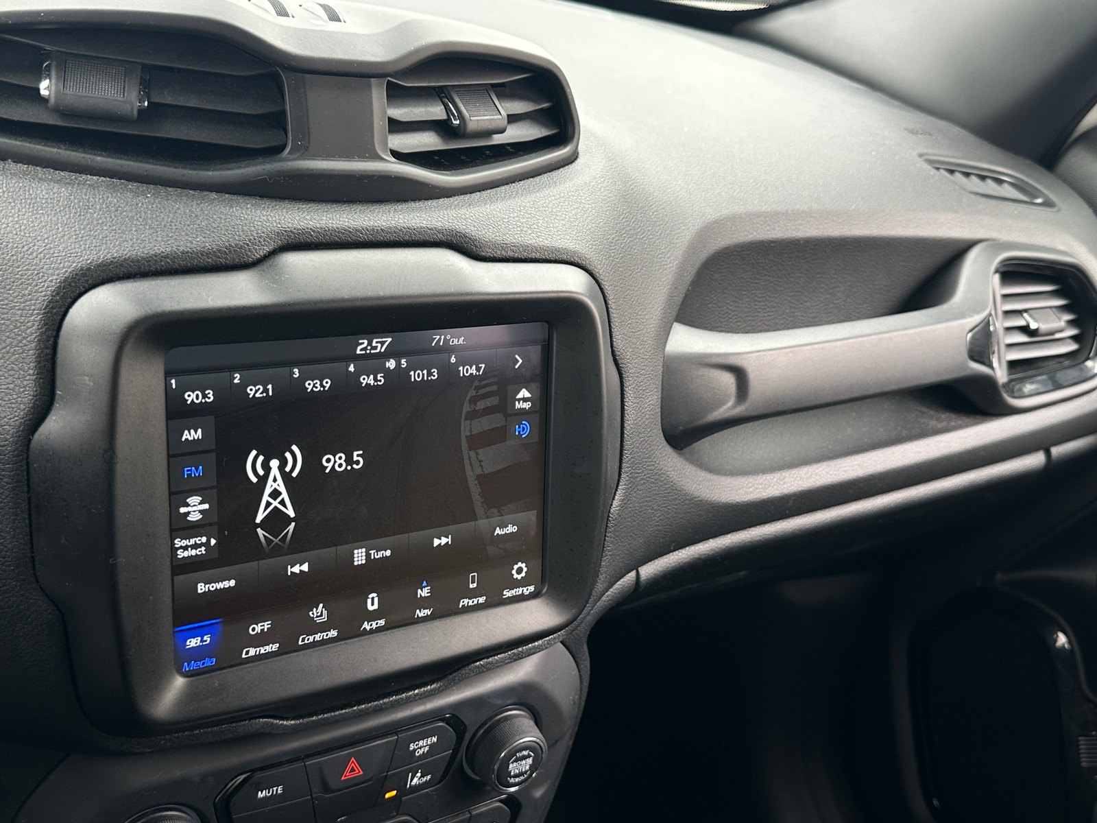 Thumbnail: 2022 Jeep Renegade - 4