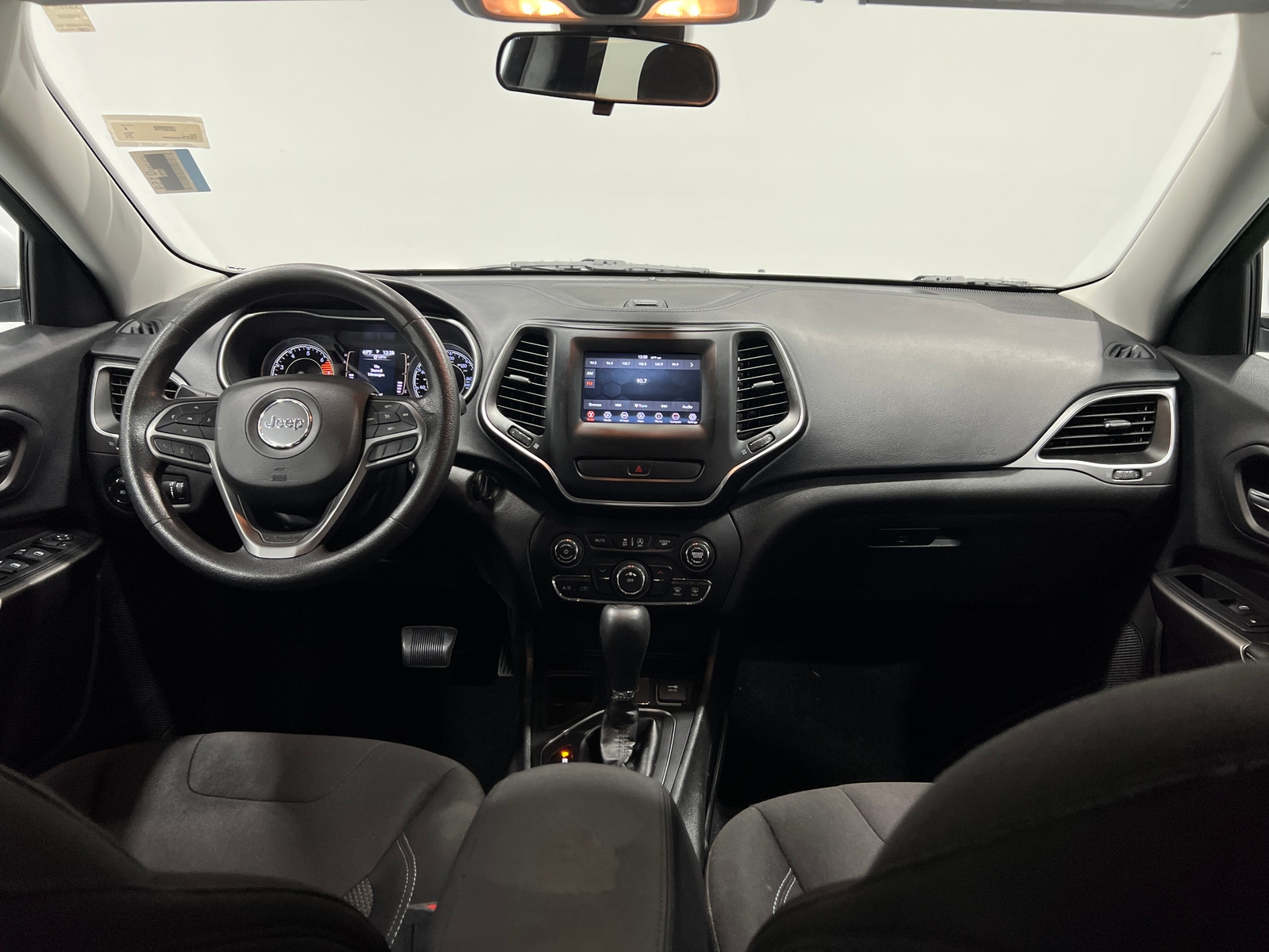 Thumbnail: 2019 Jeep Cherokee - 3