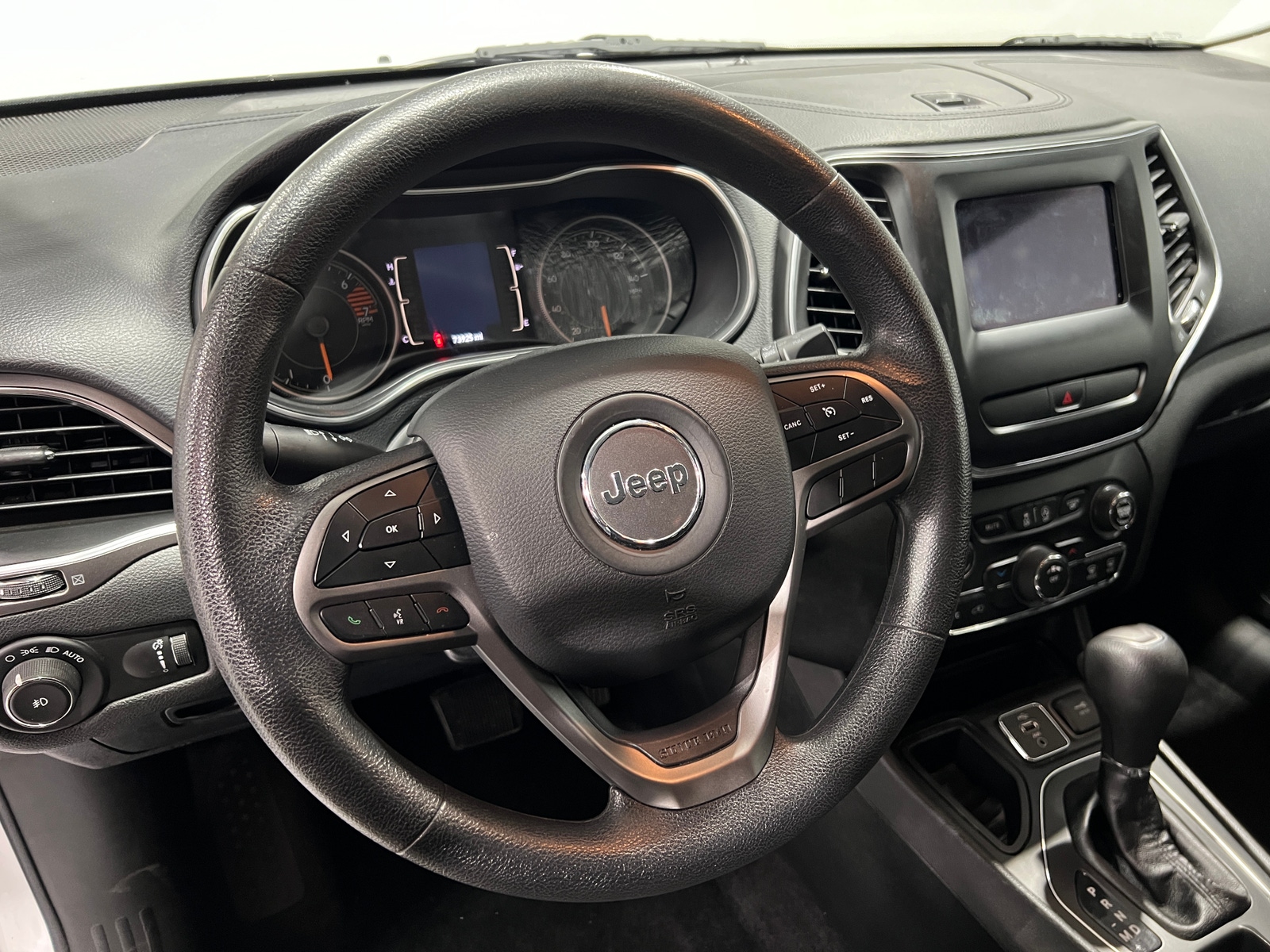 Thumbnail: 2019 Jeep Cherokee - 5