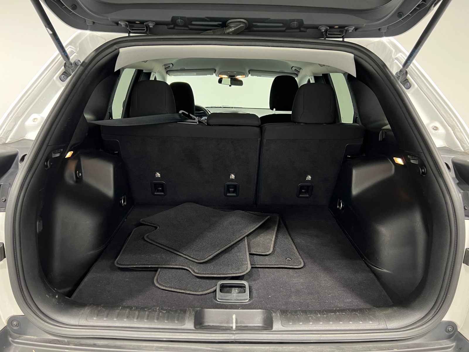 Thumbnail: 2019 Jeep Cherokee - 7