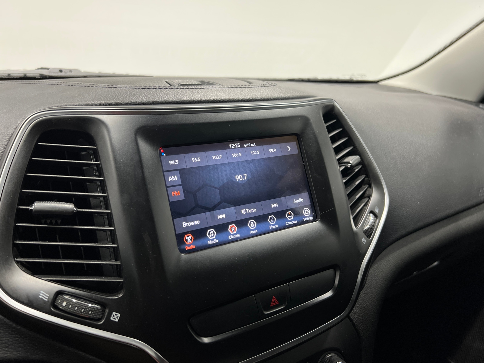 Thumbnail: 2019 Jeep Cherokee - 4