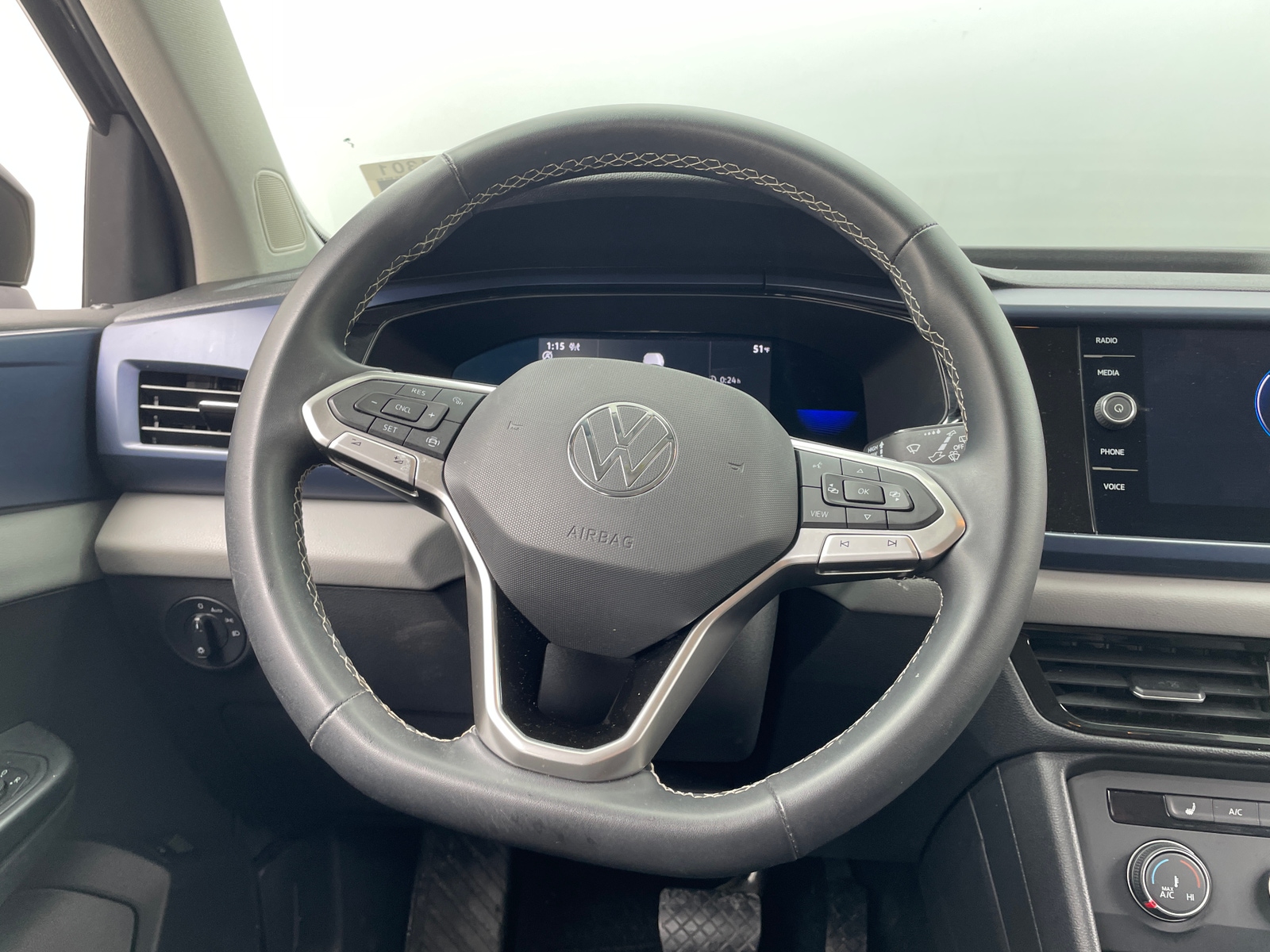Thumbnail: 2022 Volkswagen Taos - 5