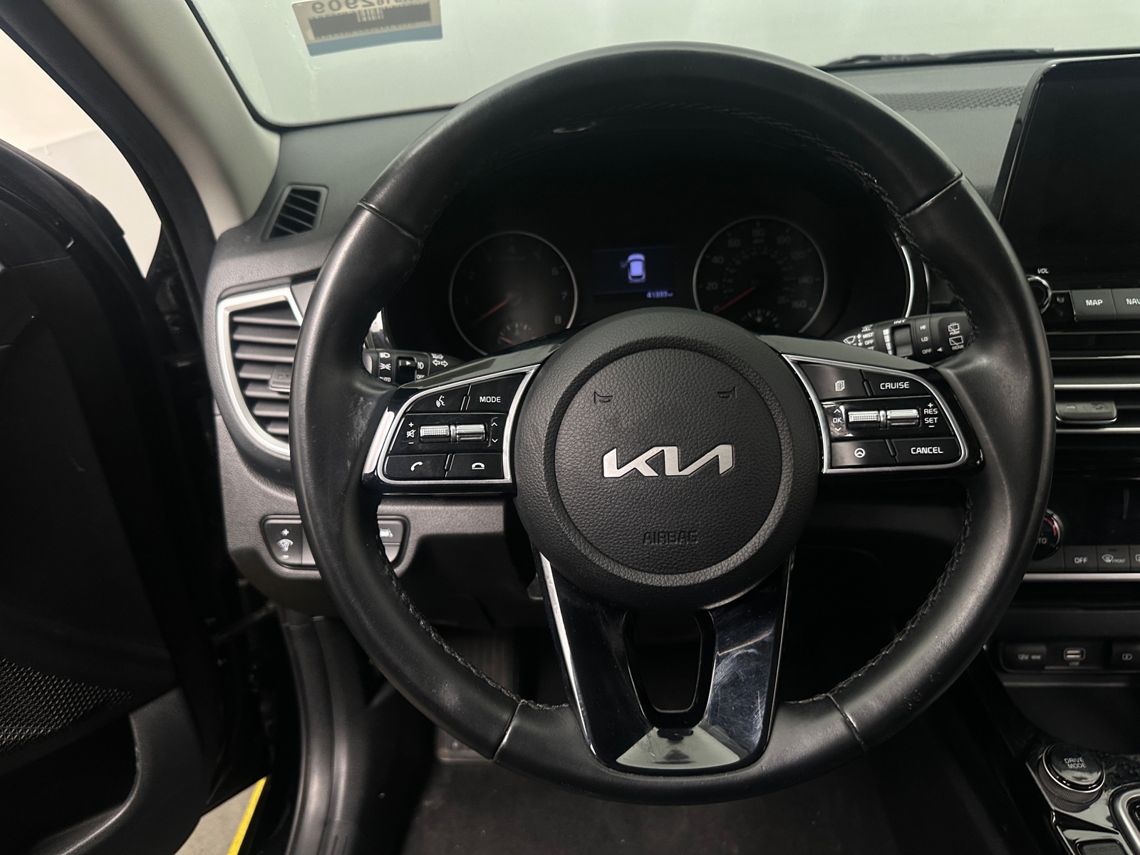 Thumbnail: 2023 Kia Seltos - 4