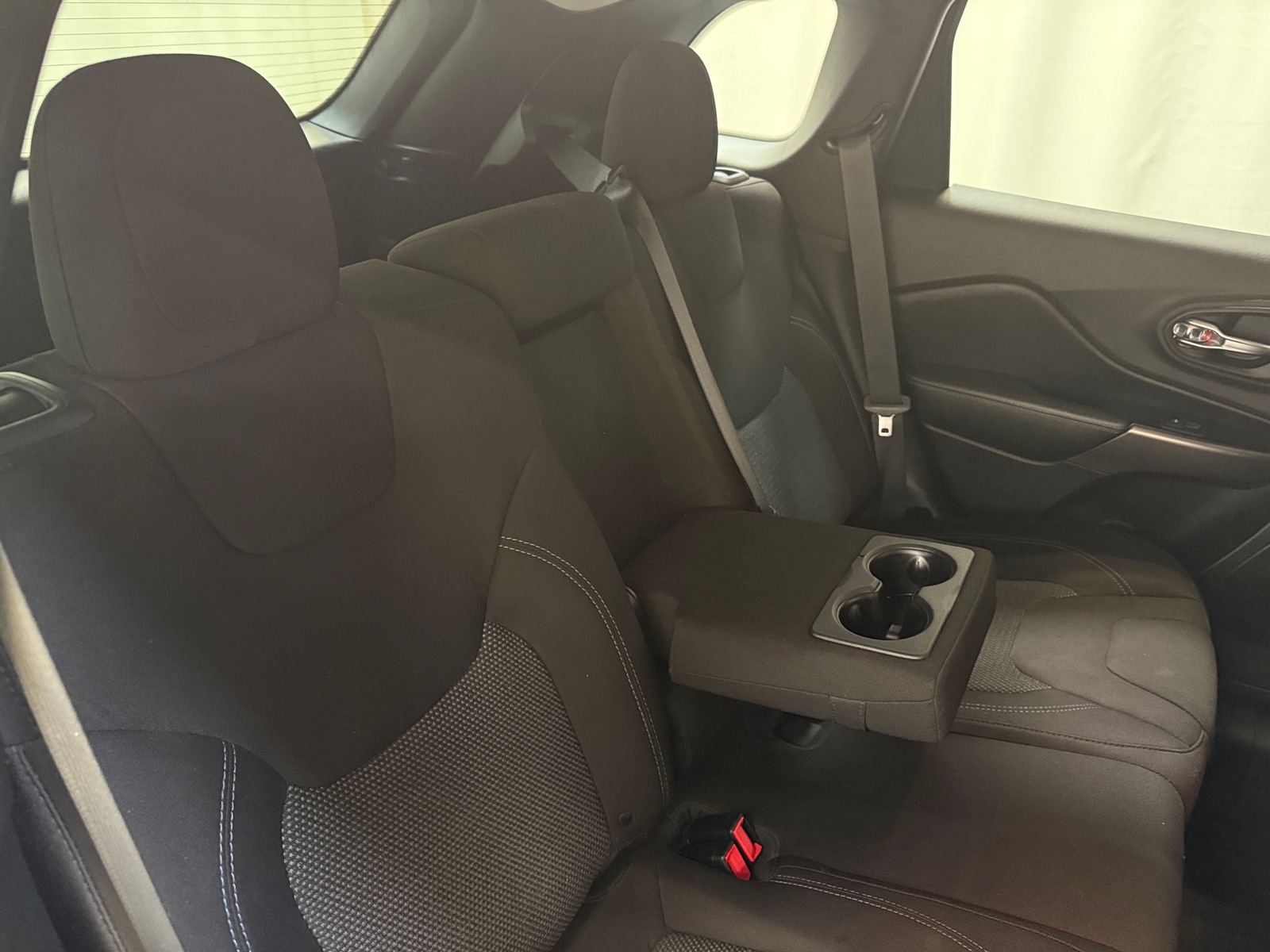 Thumbnail: 2019 Jeep Cherokee - 6