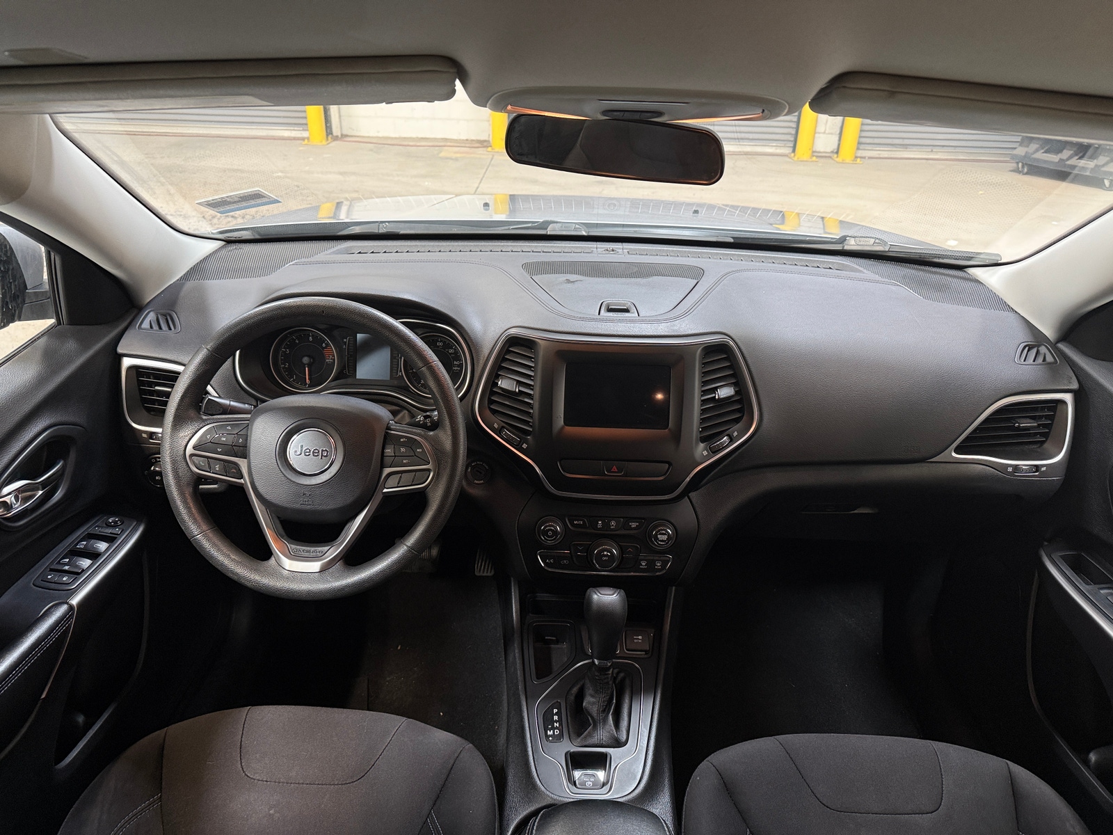 Thumbnail: 2019 Jeep Cherokee - 3