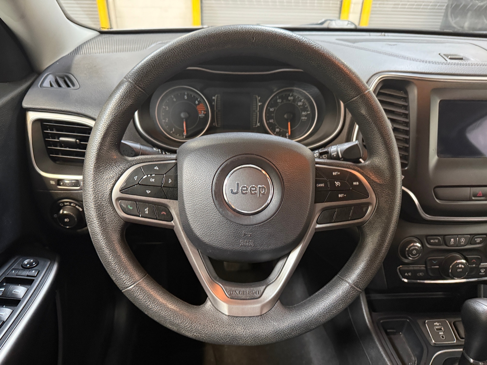 Thumbnail: 2019 Jeep Cherokee - 5