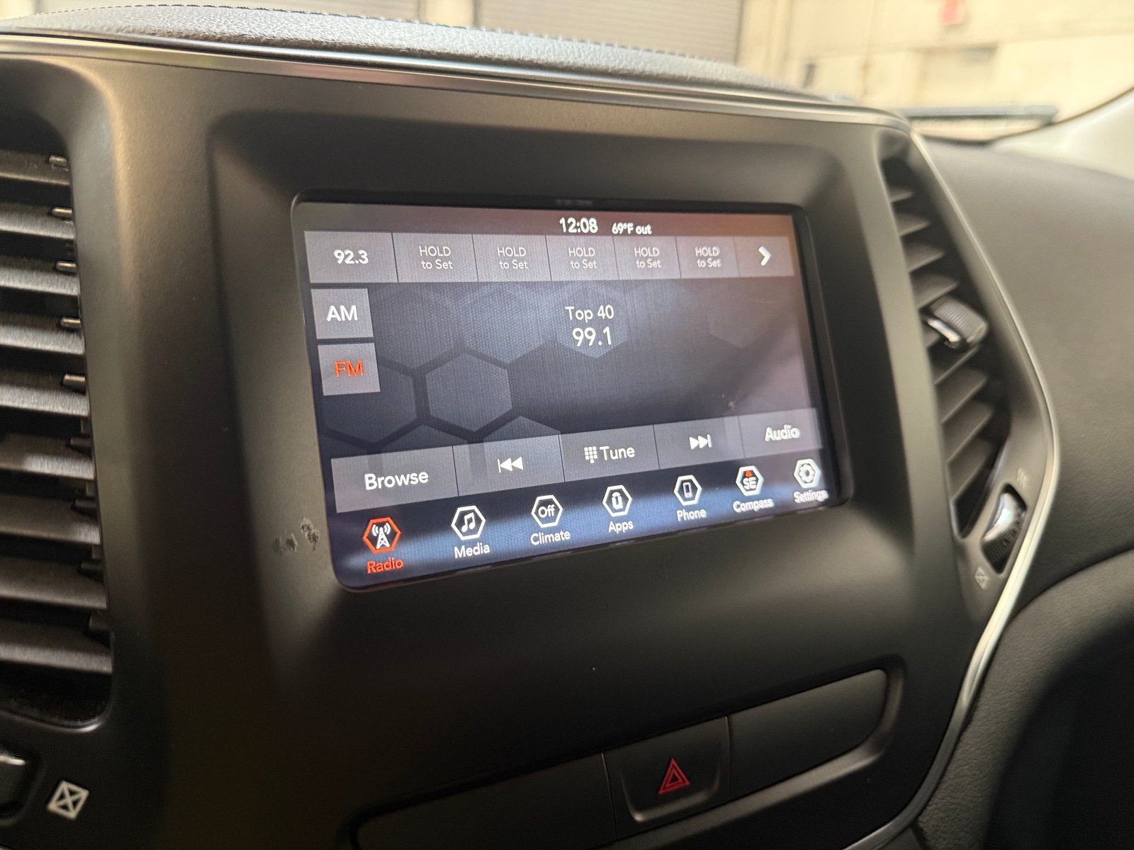 Thumbnail: 2019 Jeep Cherokee - 4