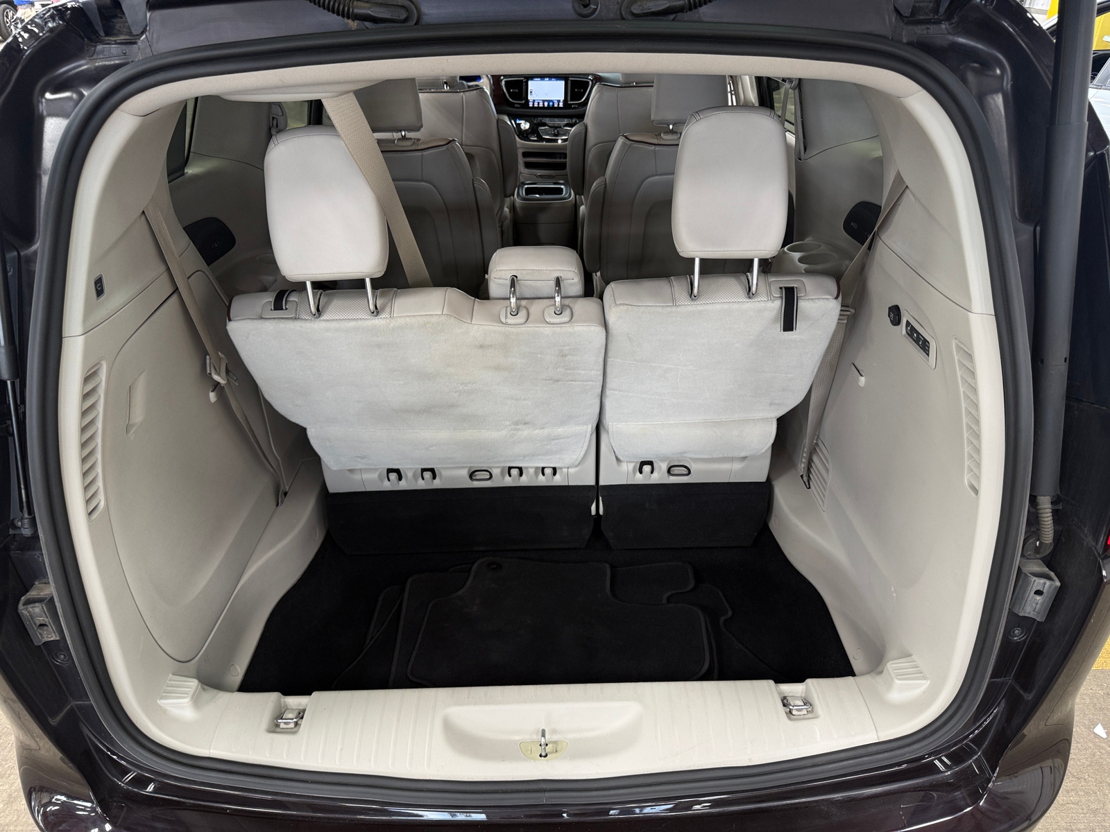 Thumbnail: 2019 Chrysler Pacifica - 6
