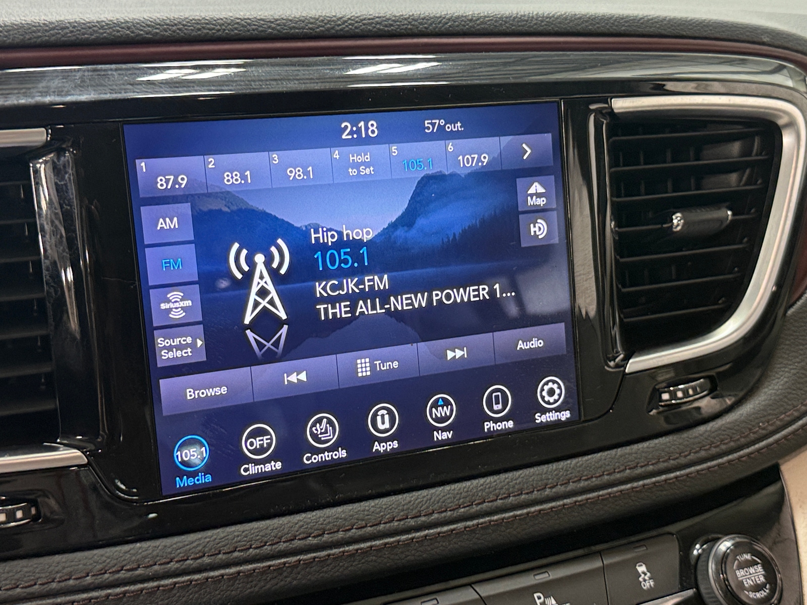 Thumbnail: 2019 Chrysler Pacifica - 3