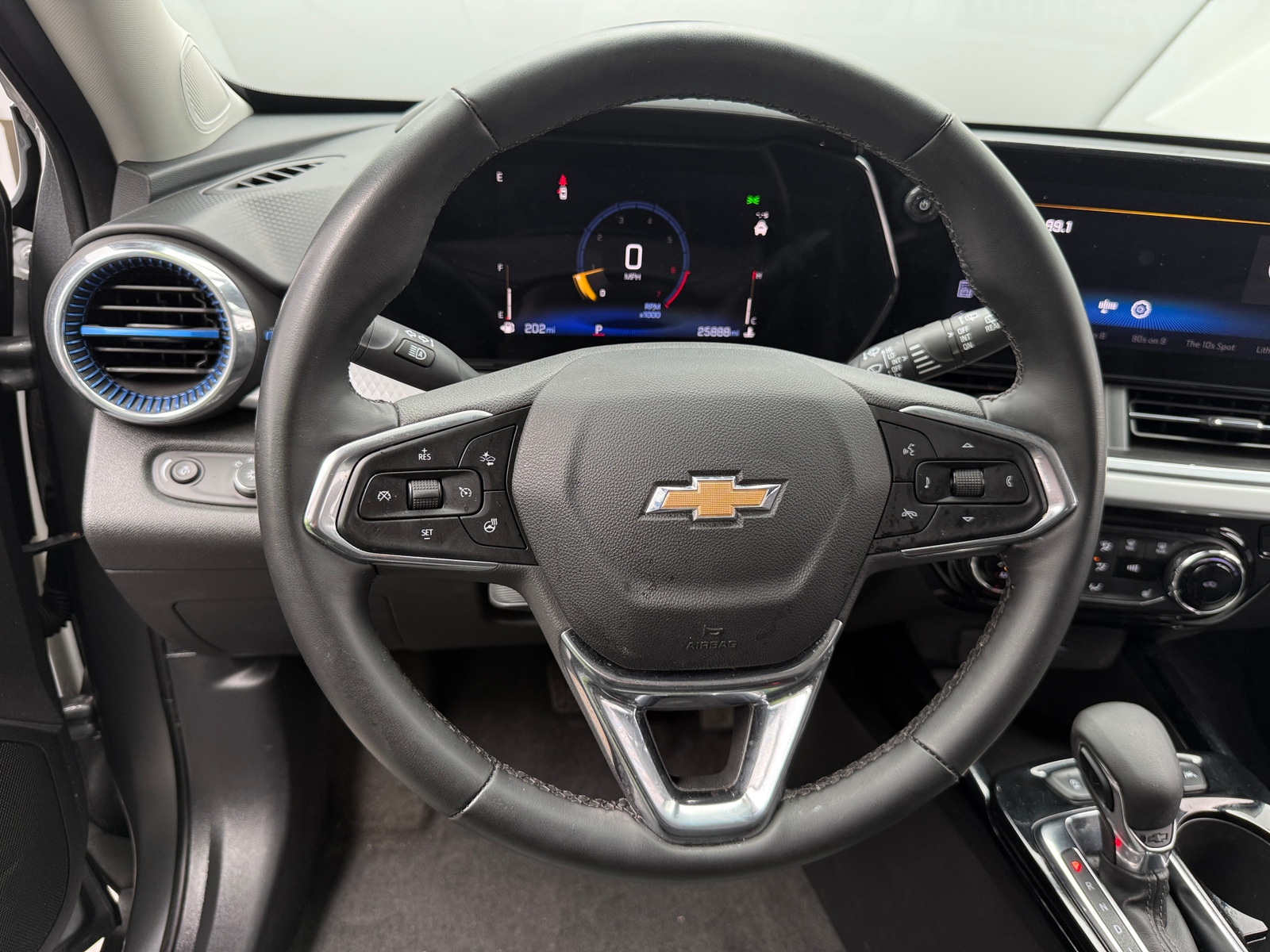 Thumbnail: 2025 Chevrolet Trax - 5