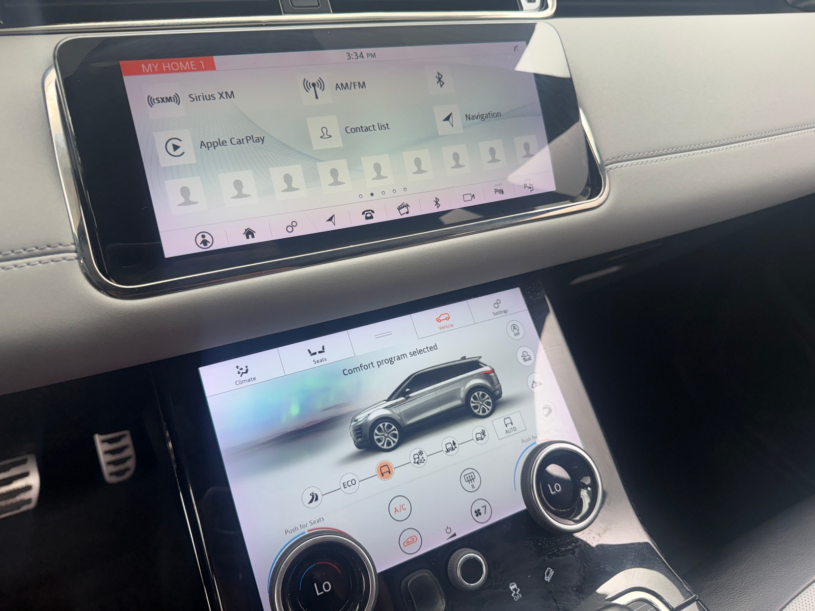 Thumbnail: 2020 Land Rover Range Rover Evoque - 3