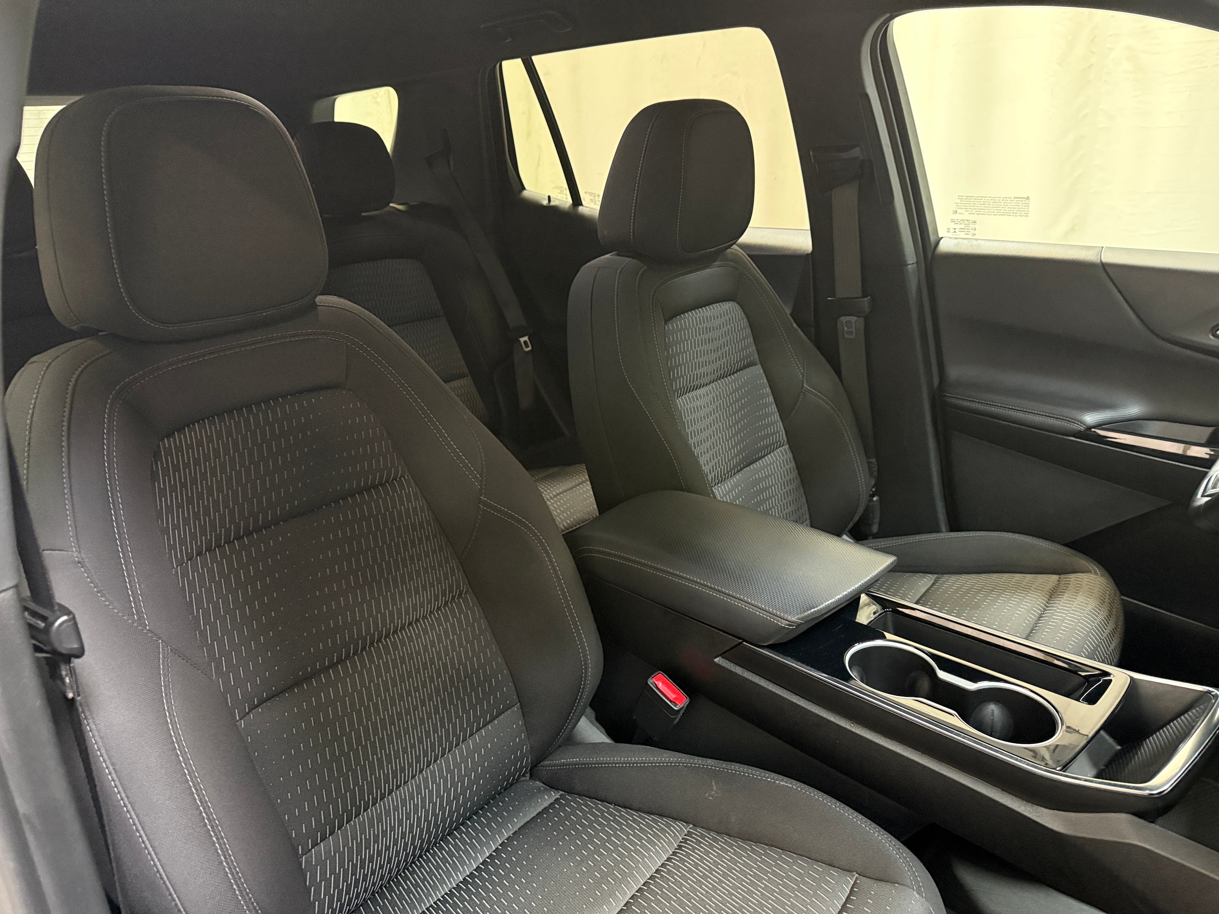 2025 Chevrolet Equinox LT - Photo 2