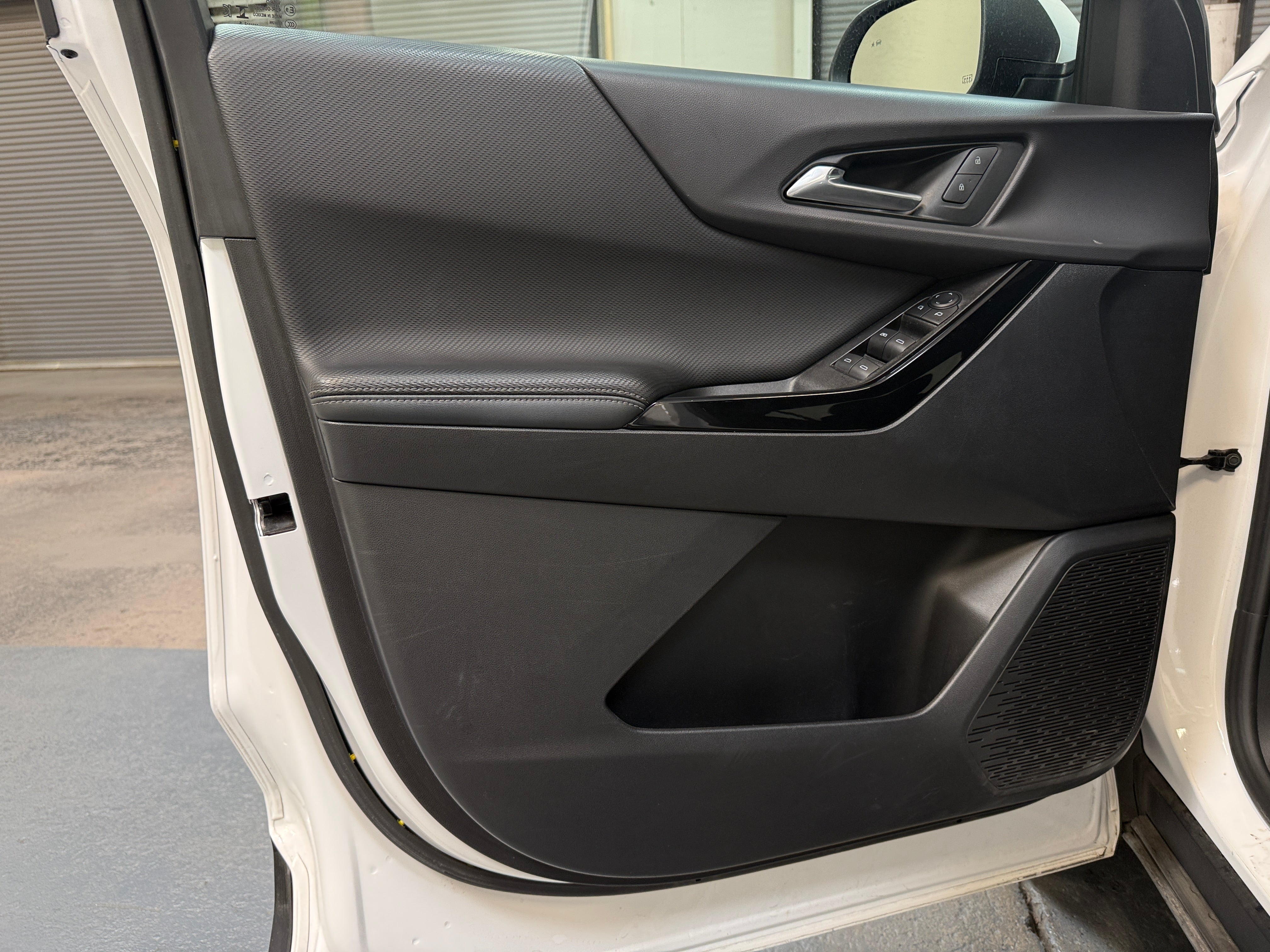 2025 Chevrolet Equinox LT - Photo 11