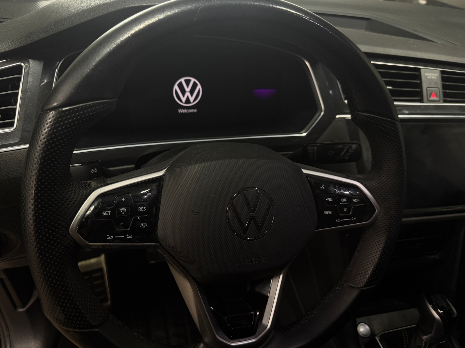 Thumbnail: 2022 Volkswagen Tiguan - 4