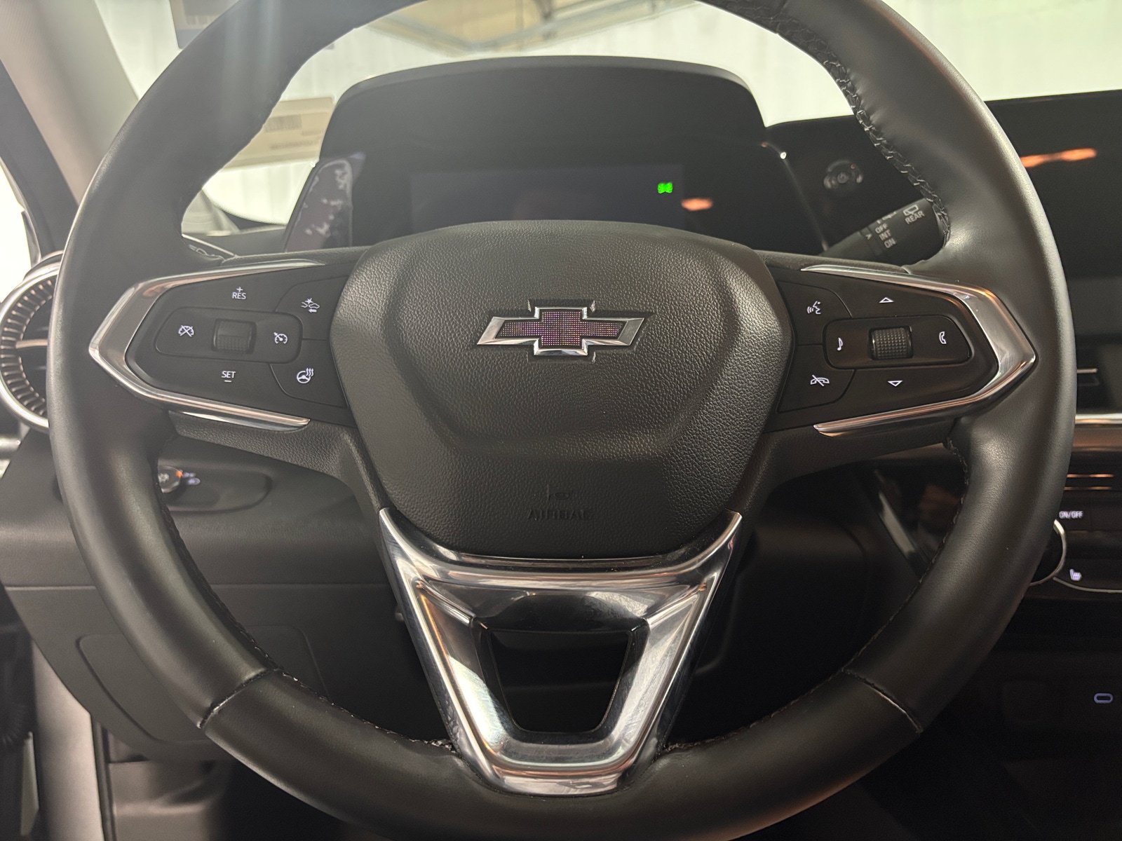 Thumbnail: 2025 Chevrolet Trax - 4