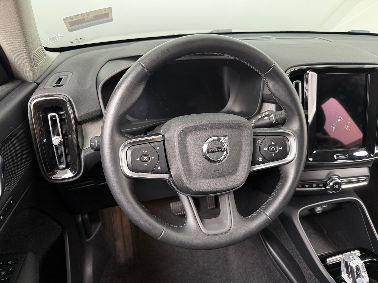 Thumbnail: 2025 Volvo XC40 - 5