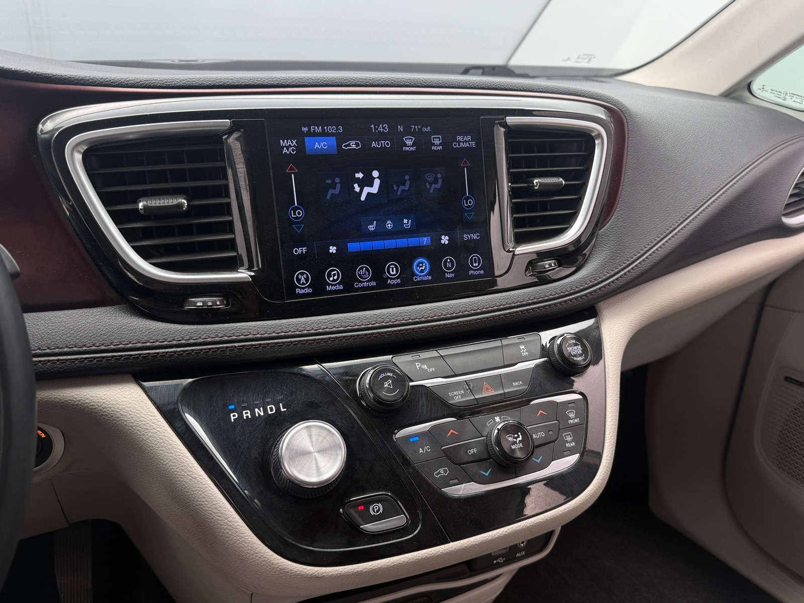 Thumbnail: 2017 Chrysler Pacifica - 3