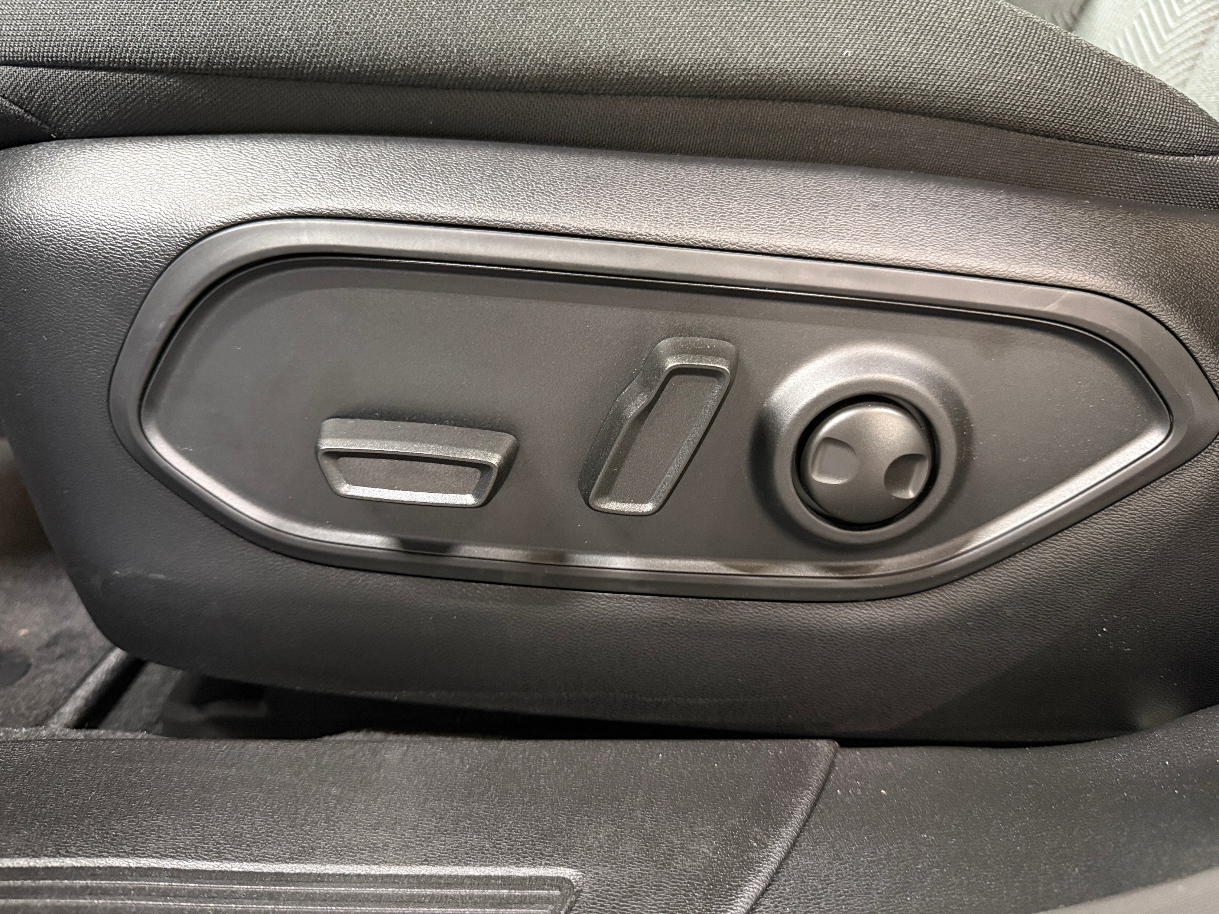 2026 Jeep Cherokee Laredo - Photo 3