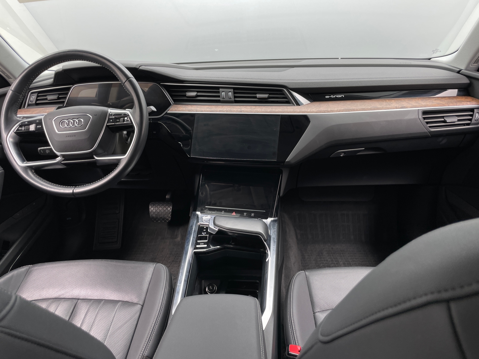 Thumbnail: 2020 Audi e-tron S - 2
