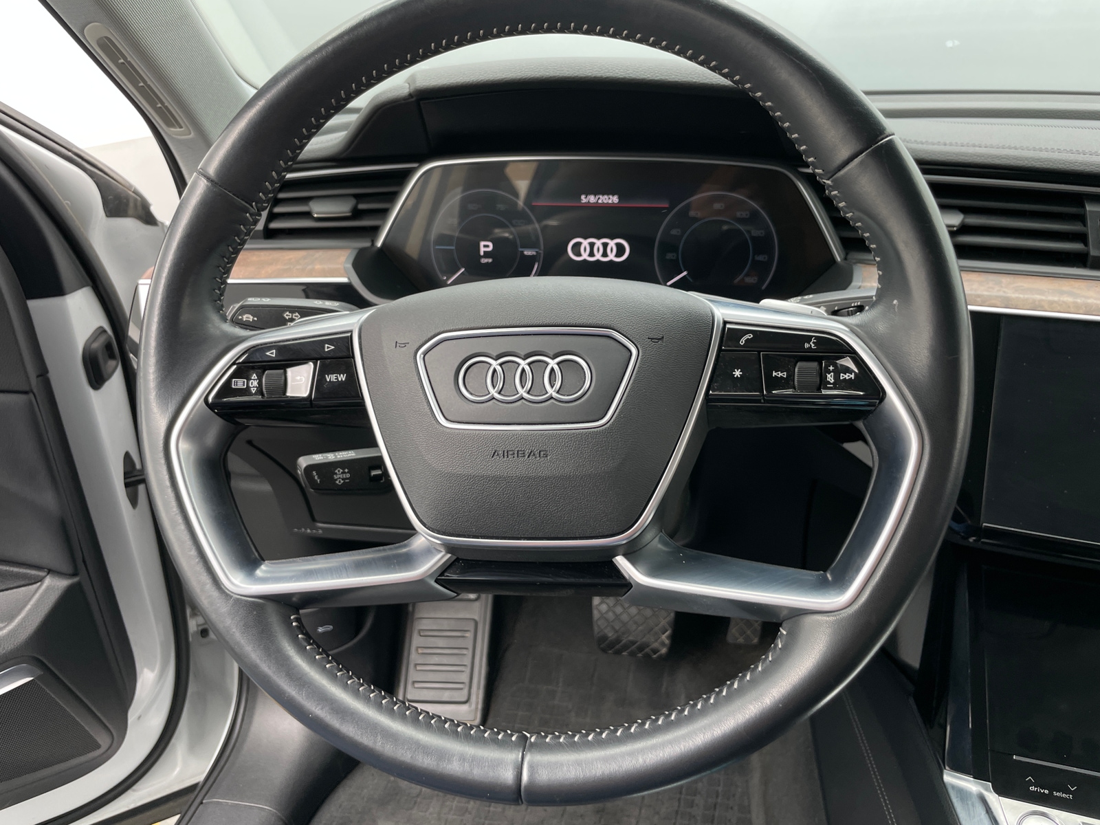 Thumbnail: 2020 Audi e-tron S - 4
