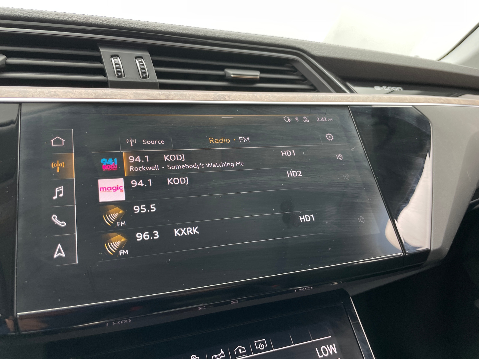 Thumbnail: 2020 Audi e-tron S - 3