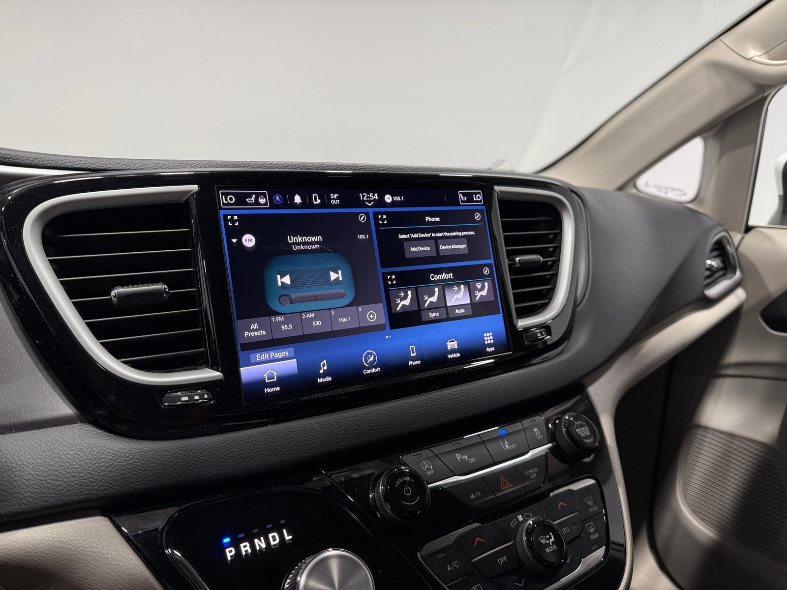 Thumbnail: 2023 Chrysler Pacifica - 3