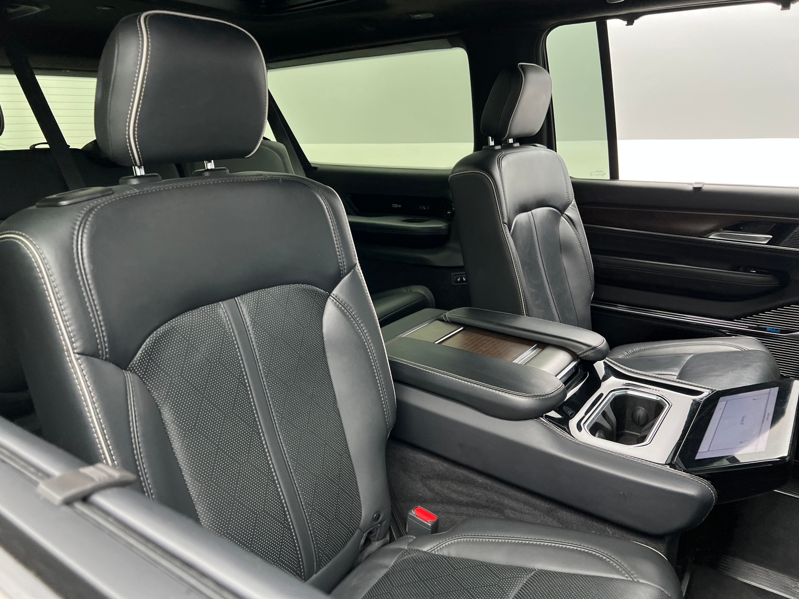 Thumbnail: 2023 Jeep Grand Wagoneer L - 5