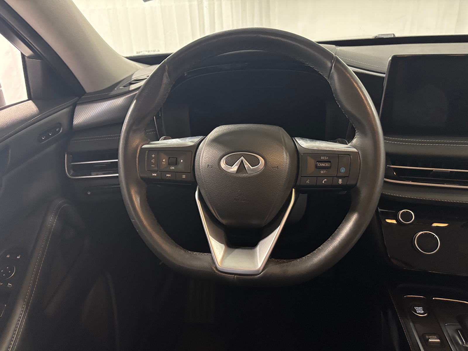 Thumbnail: 2023 INFINITI QX60 - 4