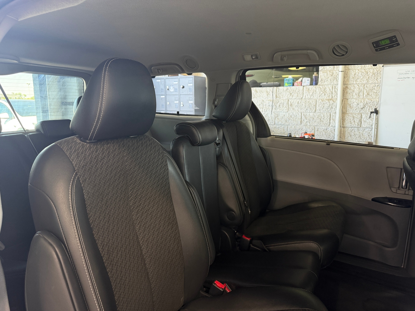 Thumbnail: 2014 Toyota Sienna - 6