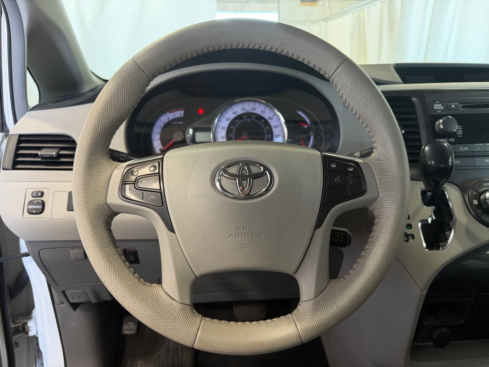 Thumbnail: 2014 Toyota Sienna - 5