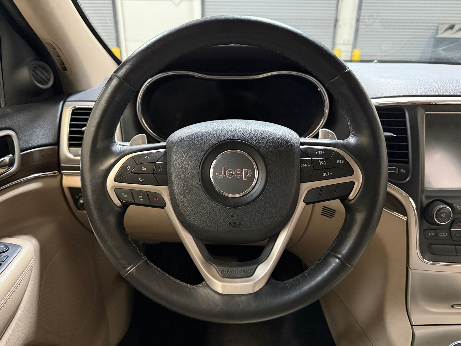 Thumbnail: 2015 Jeep Grand Cherokee - 4