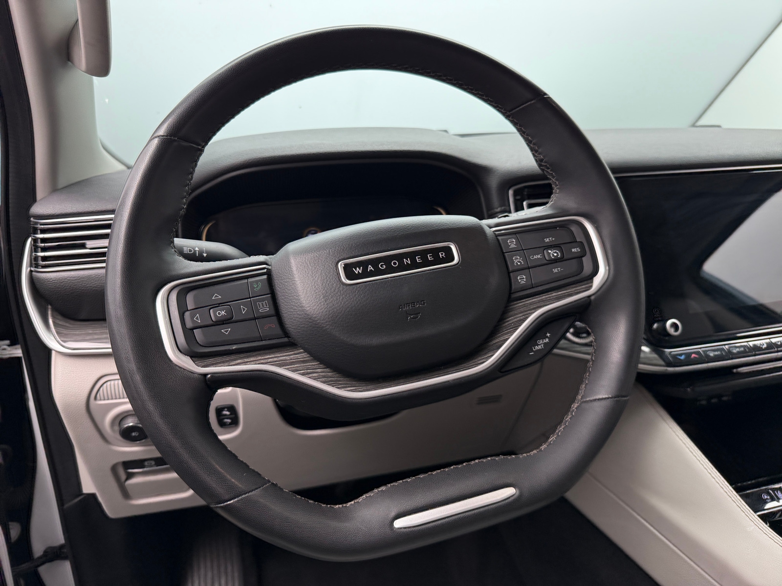 Thumbnail: 2022 Jeep Wagoneer - 4