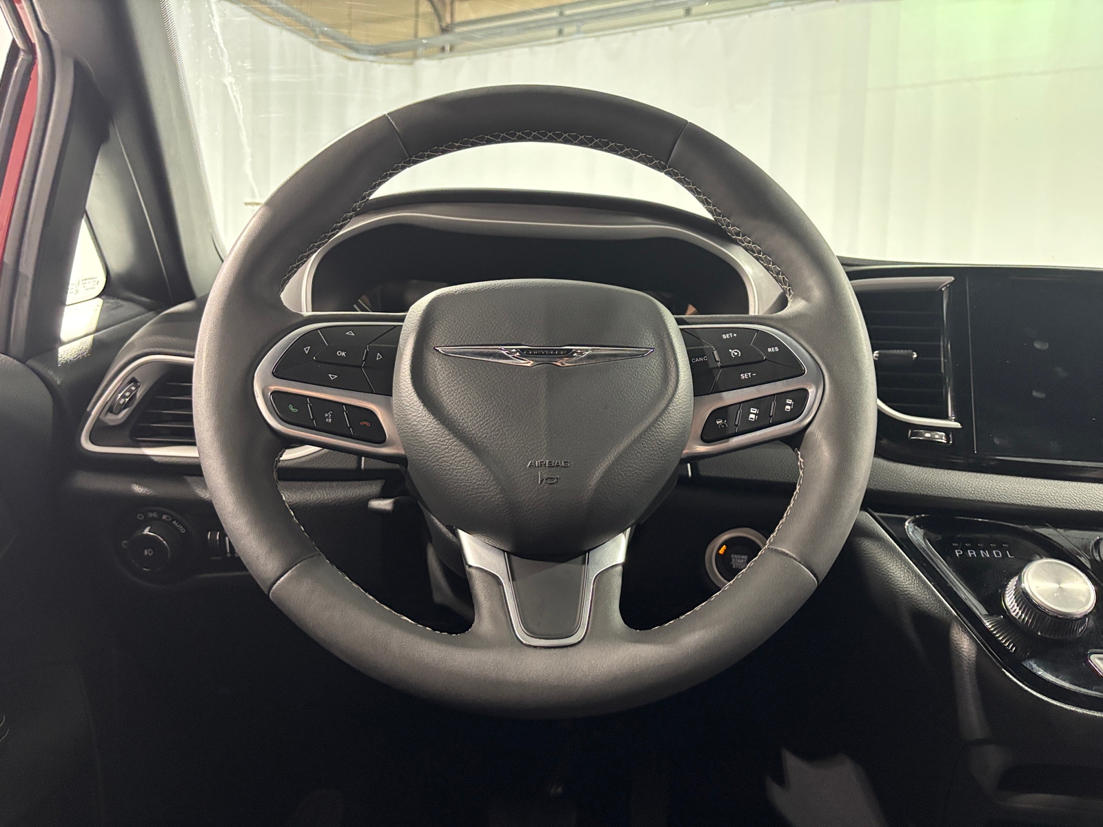 Thumbnail: 2025 Chrysler Pacifica - 4