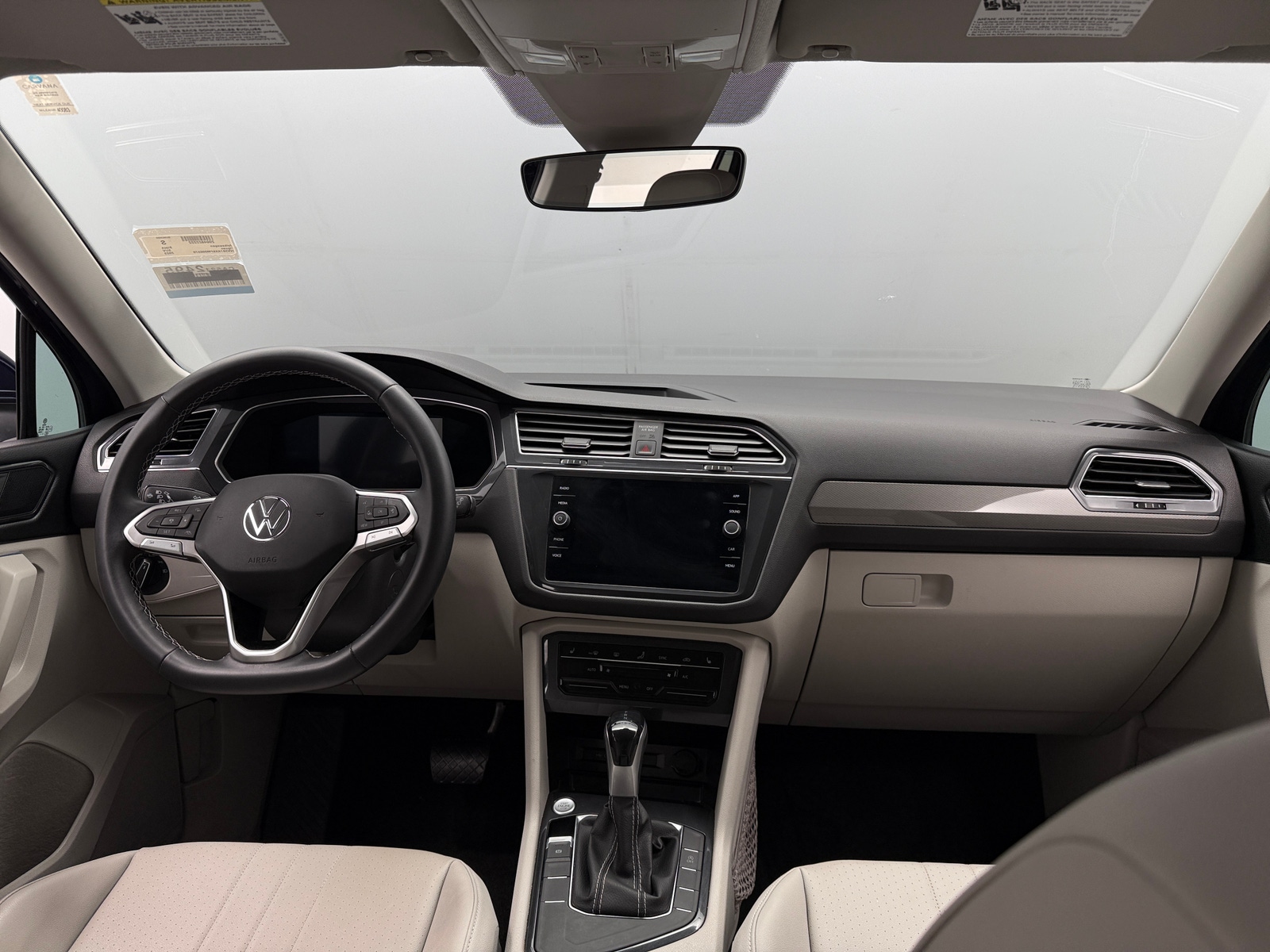 Thumbnail: 2023 Volkswagen Tiguan - 2
