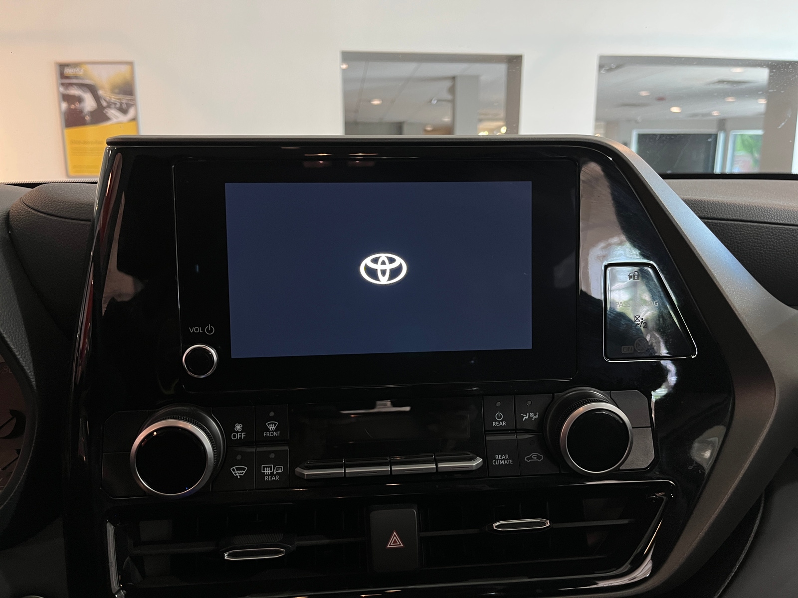 Thumbnail: 2025 Toyota Highlander - 4
