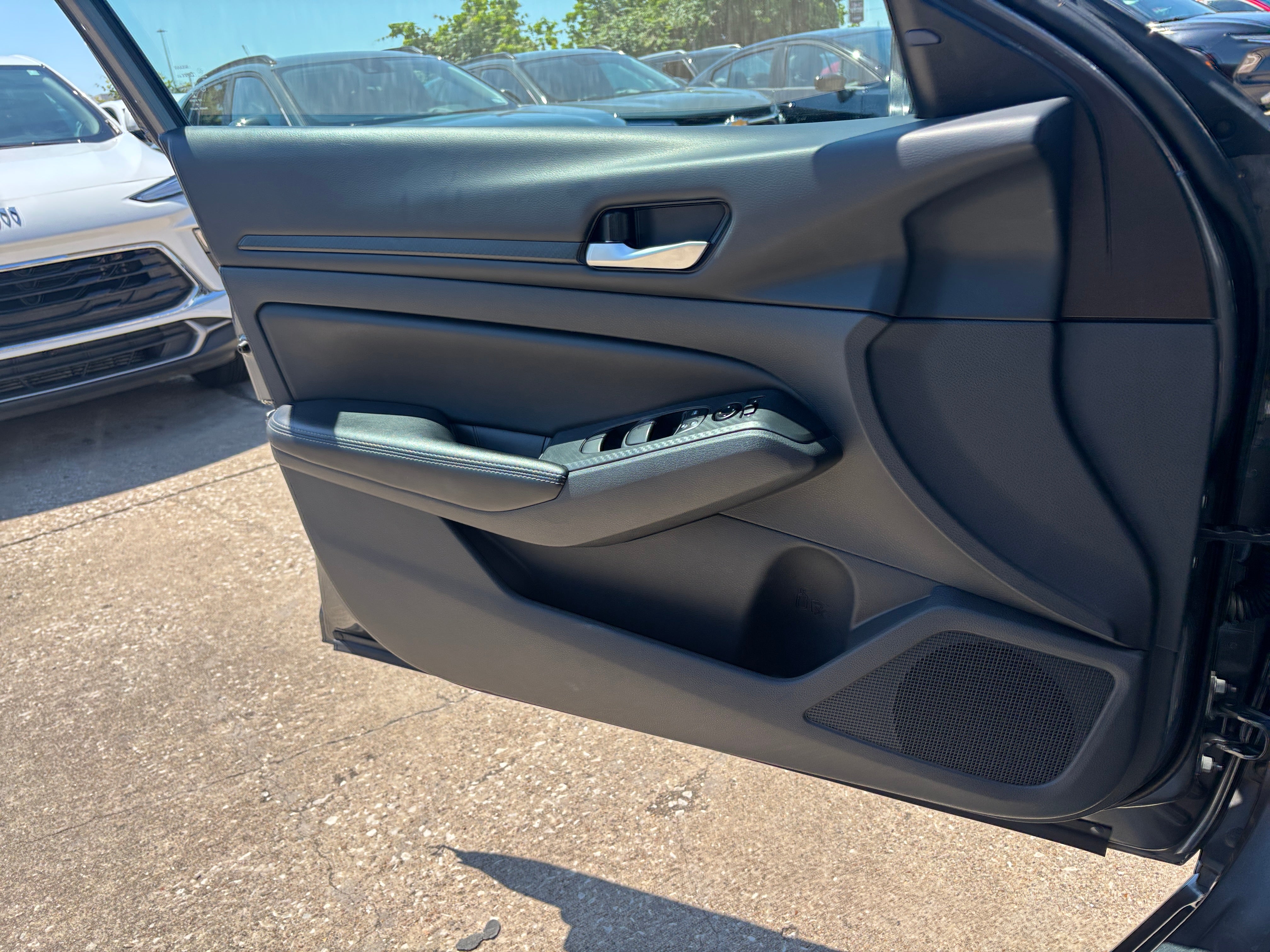 2025 Nissan Altima SV - Photo 6
