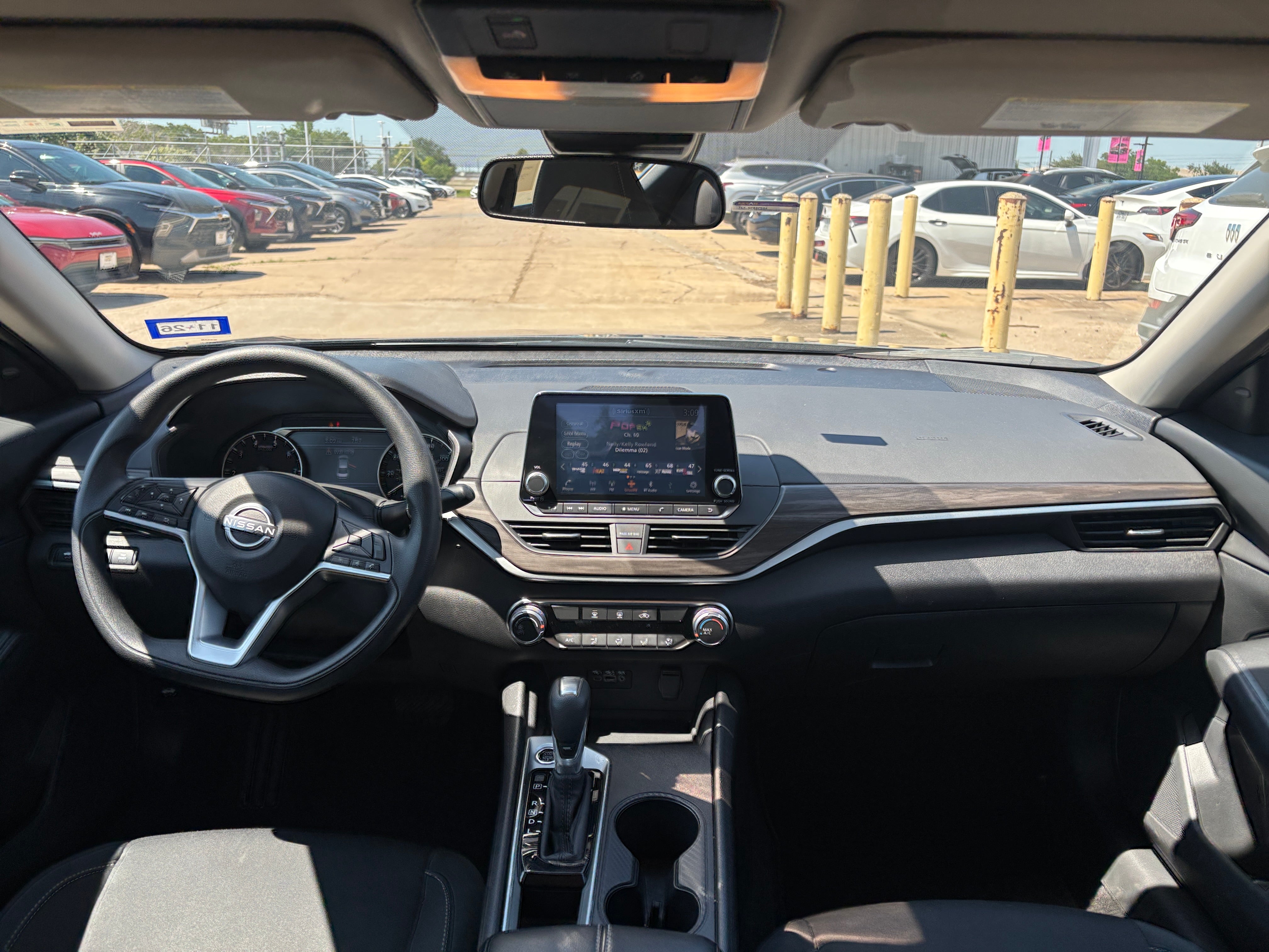 2025 Nissan Altima SV - Photo 9