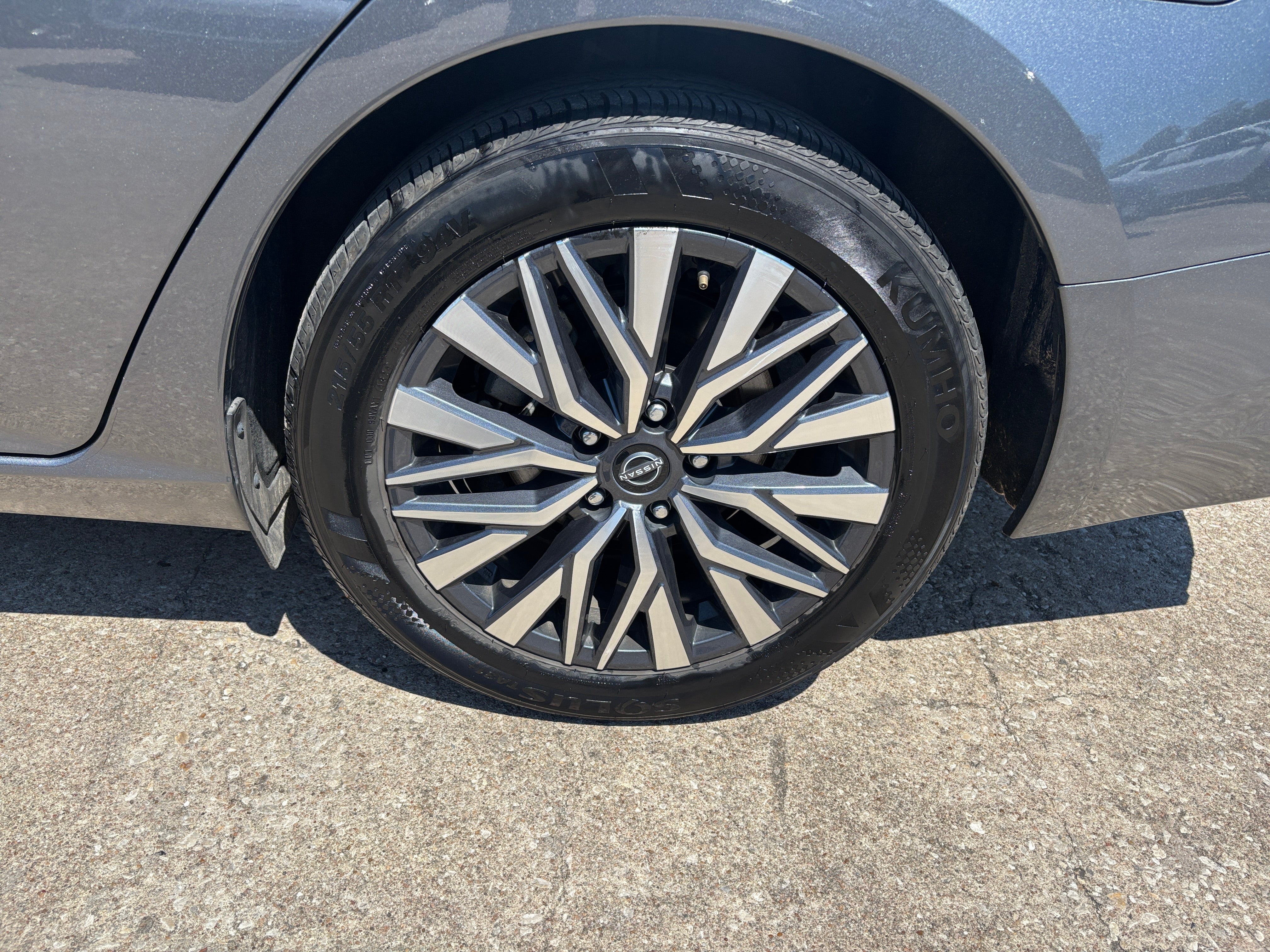 2025 Nissan Altima SV - Photo 16