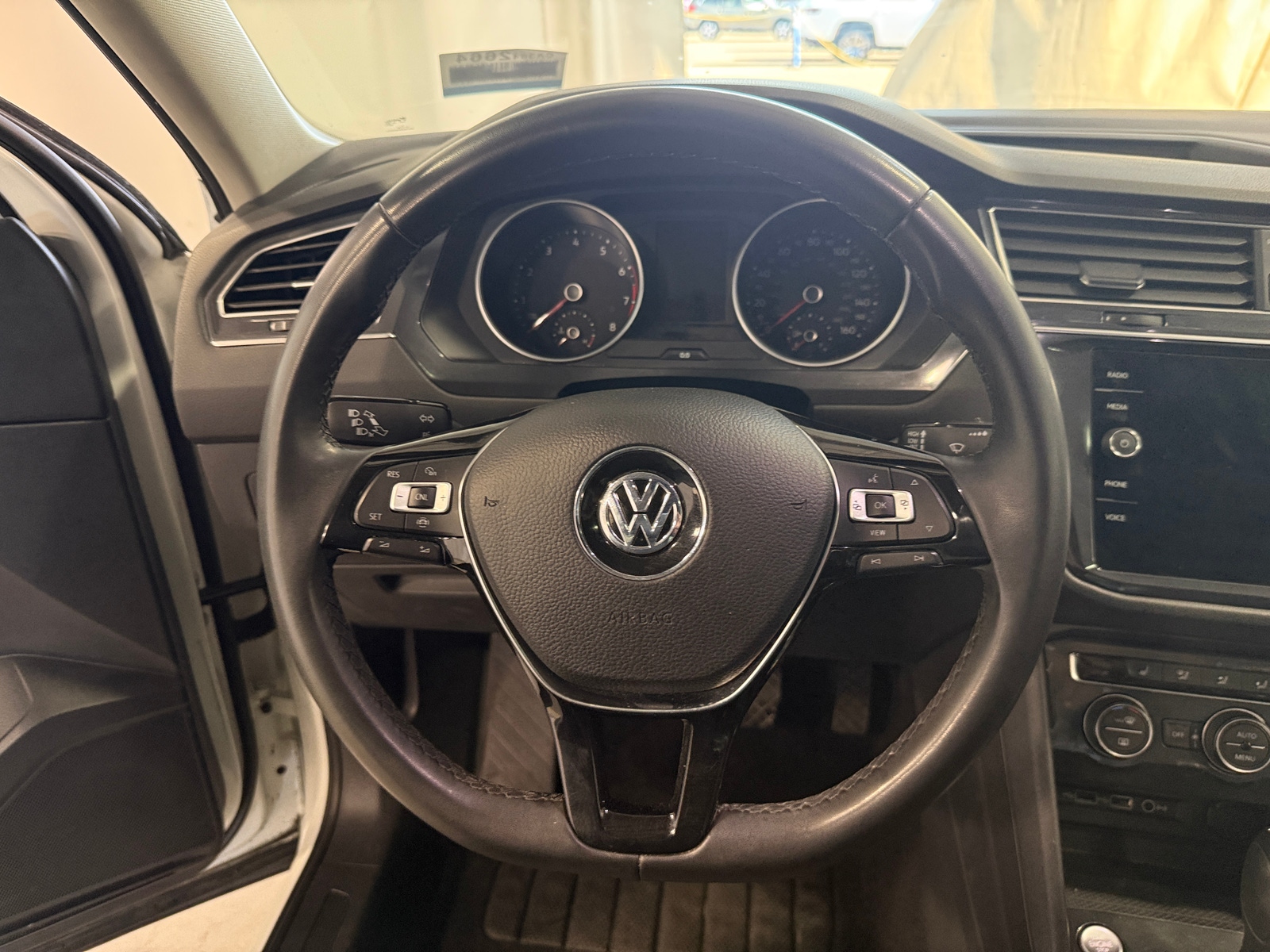 Thumbnail: 2020 Volkswagen Tiguan - 4