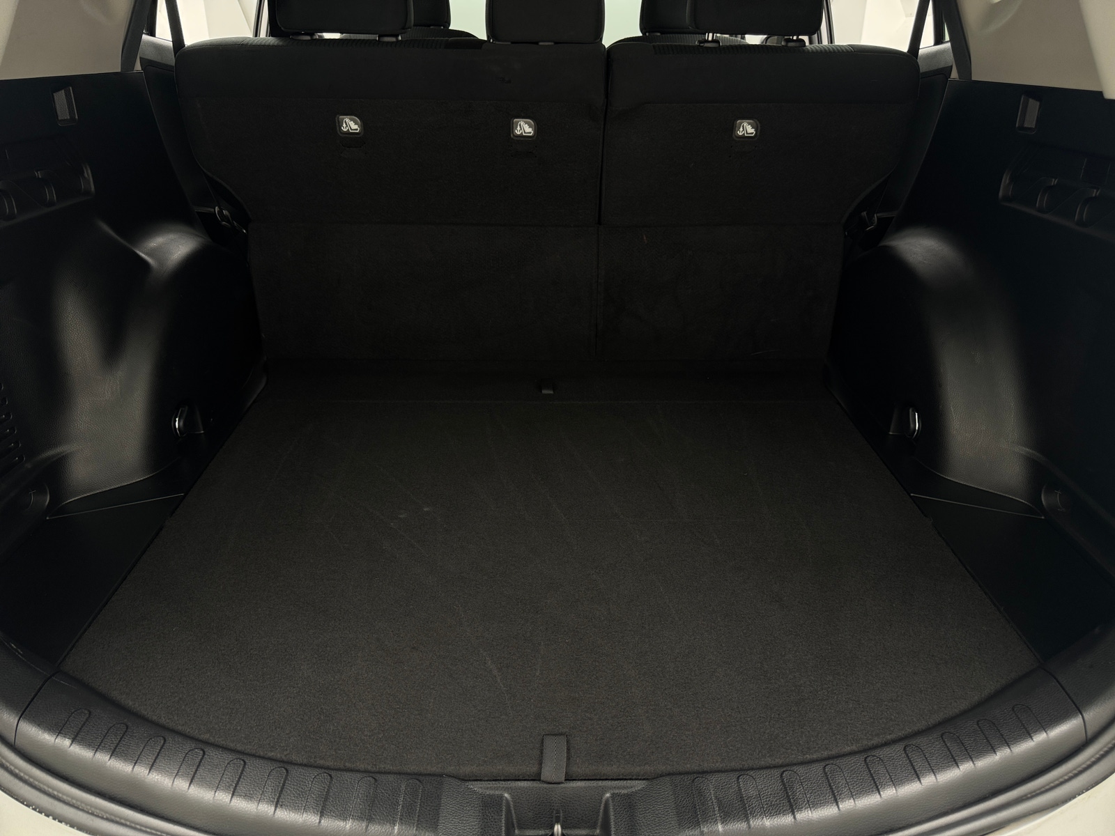 Thumbnail: 2017 Toyota RAV4 - 7